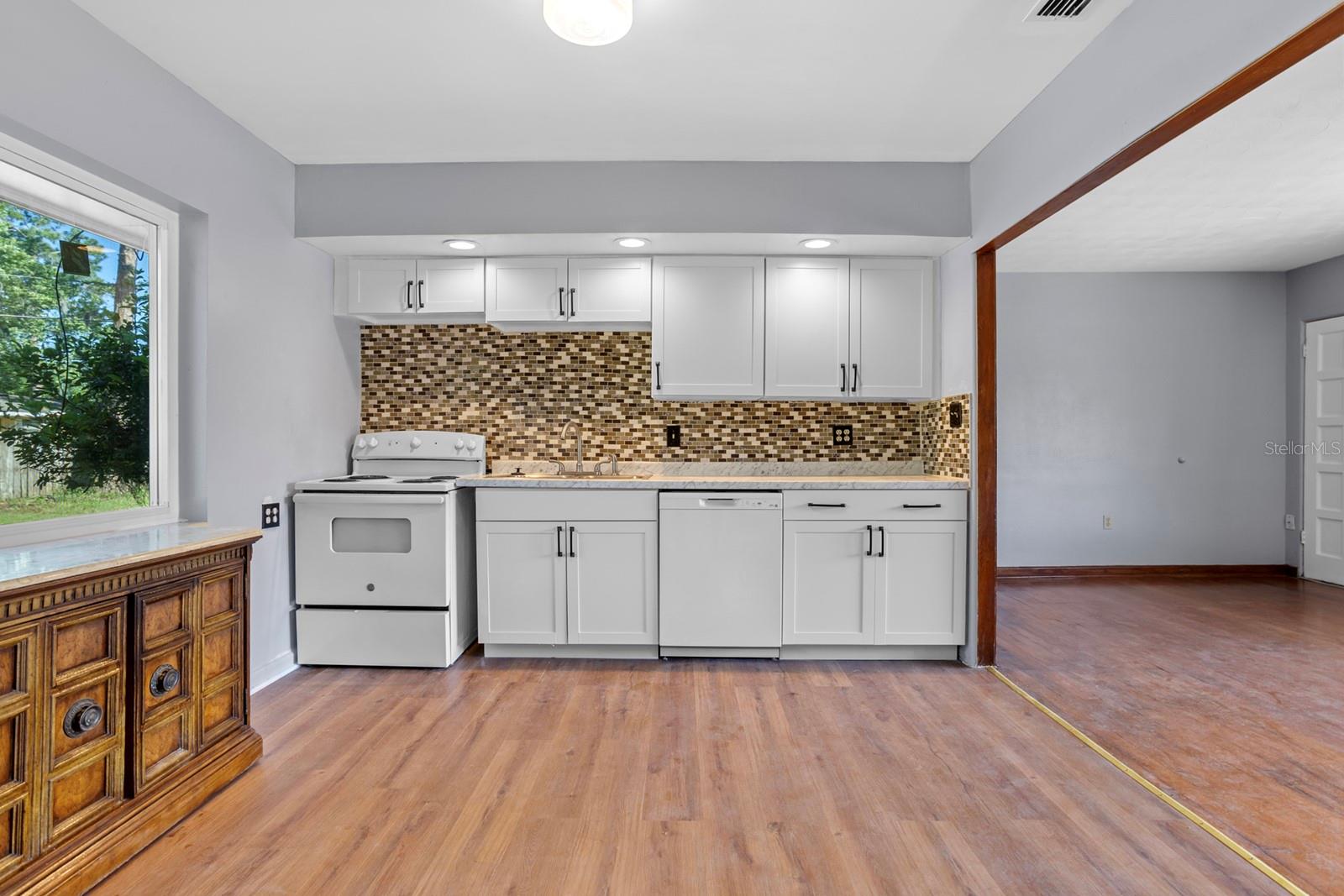 Image 6 of 23 For 641 Jackson Street