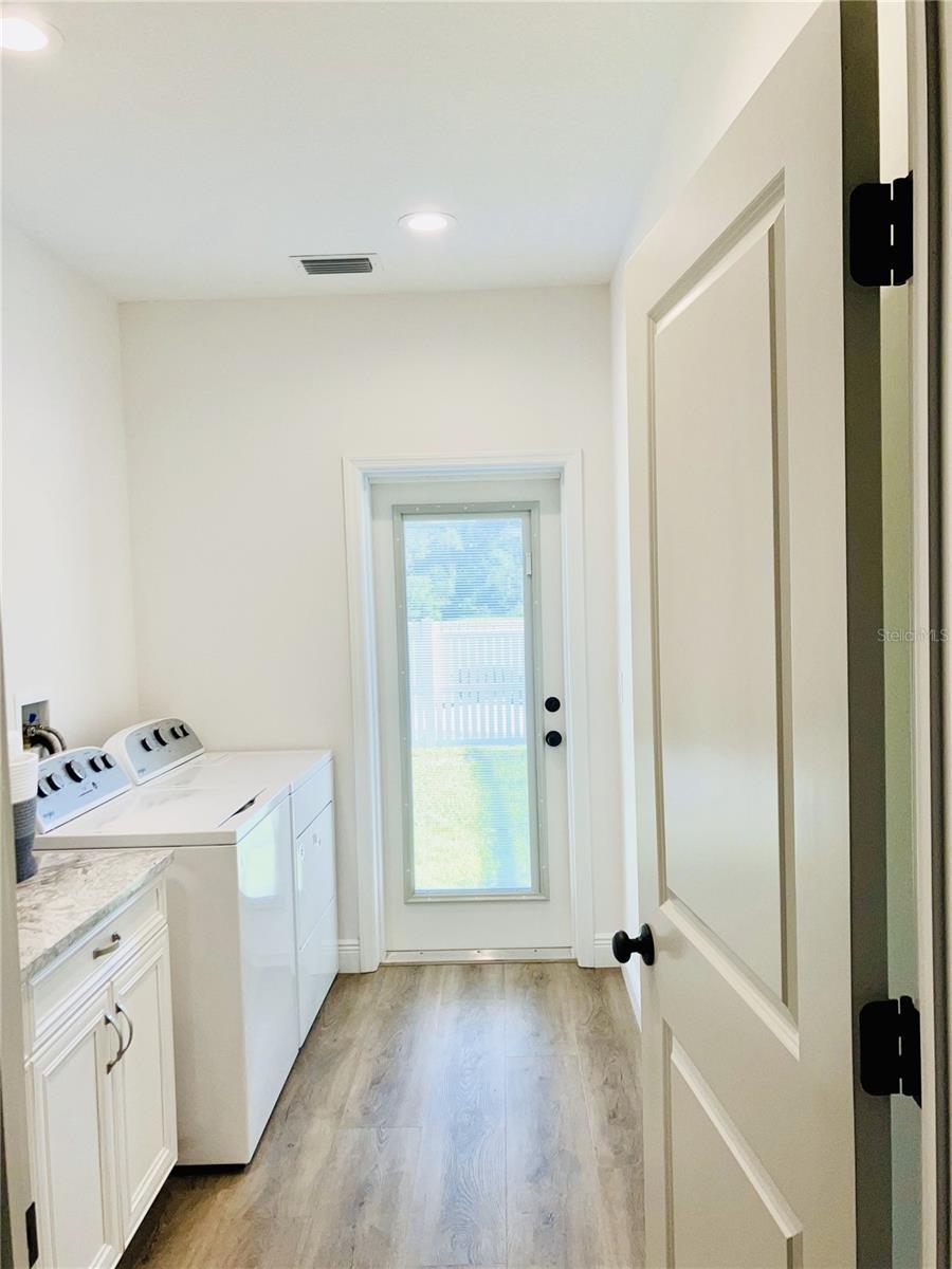 Image 14 of 25 For 17605 Roanwood Court