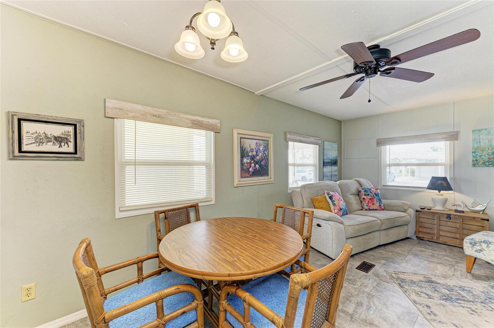 Listing photo id 9 for 5115 5th A Street E