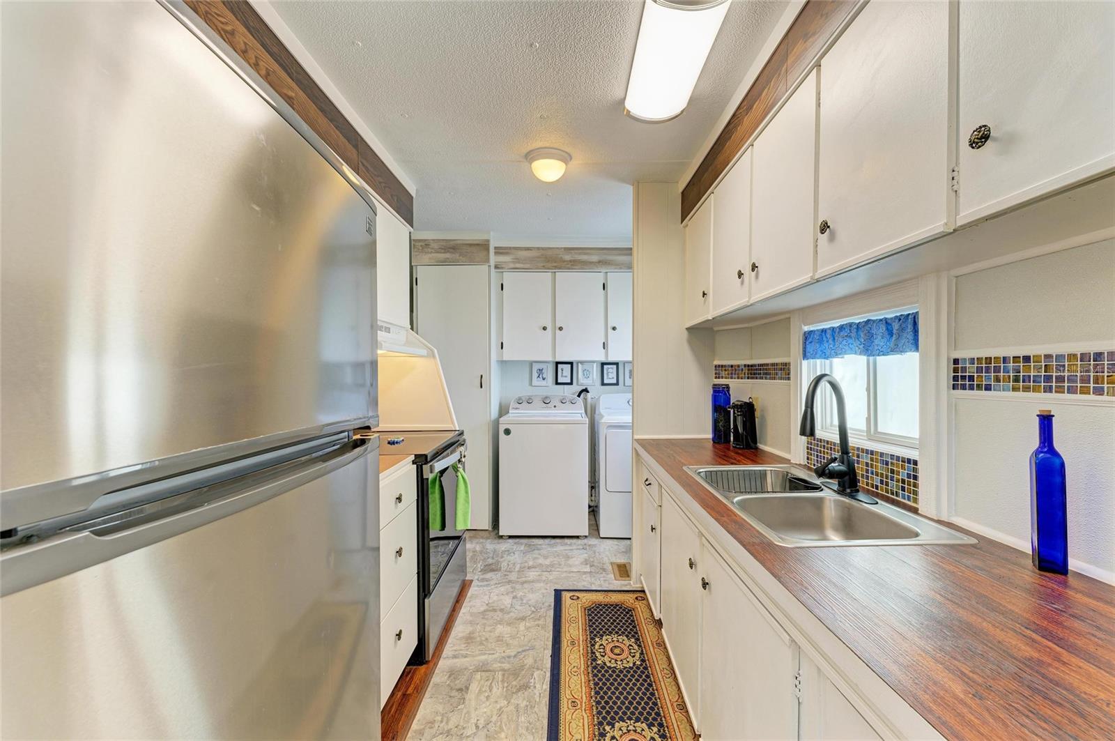 Listing photo id 11 for 5115 5th A Street E