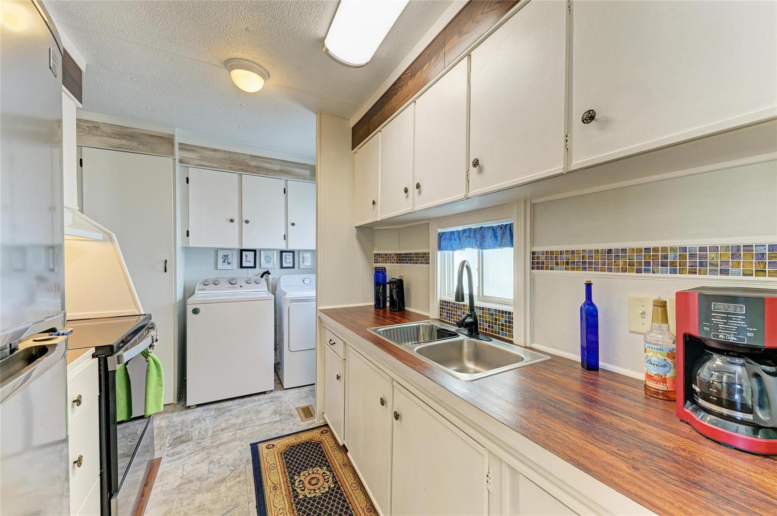 Listing photo id 12 for 5115 5th A Street E