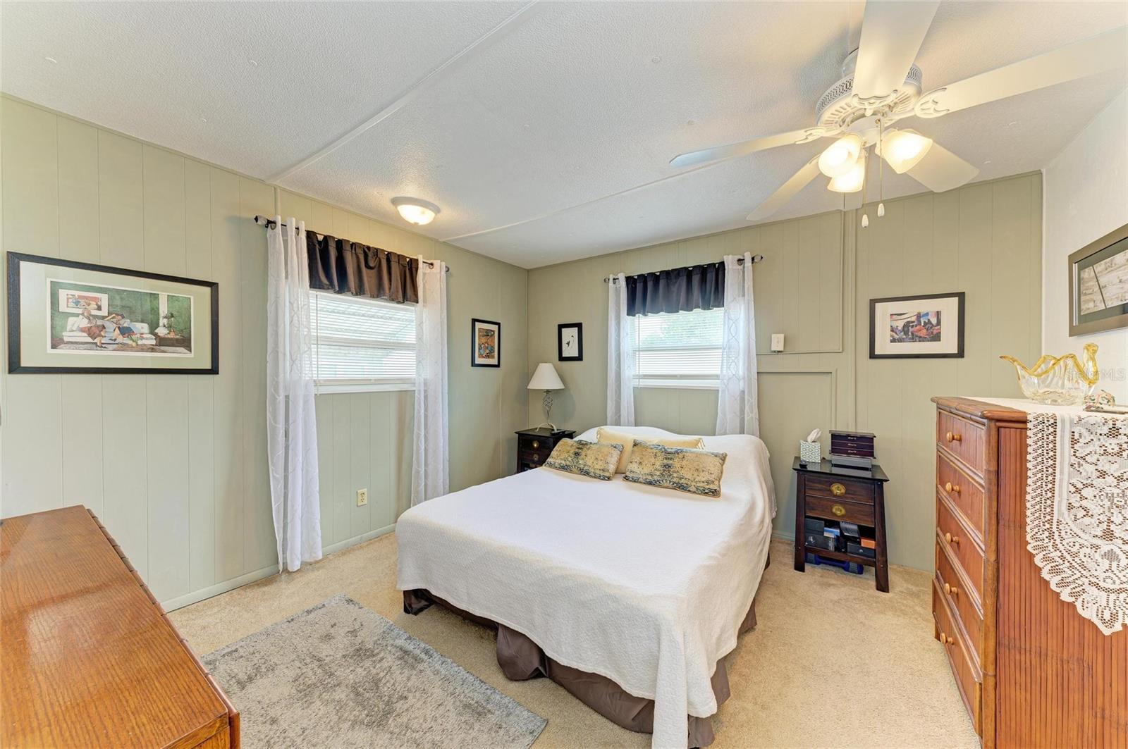 Listing photo id 16 for 5115 5th A Street E