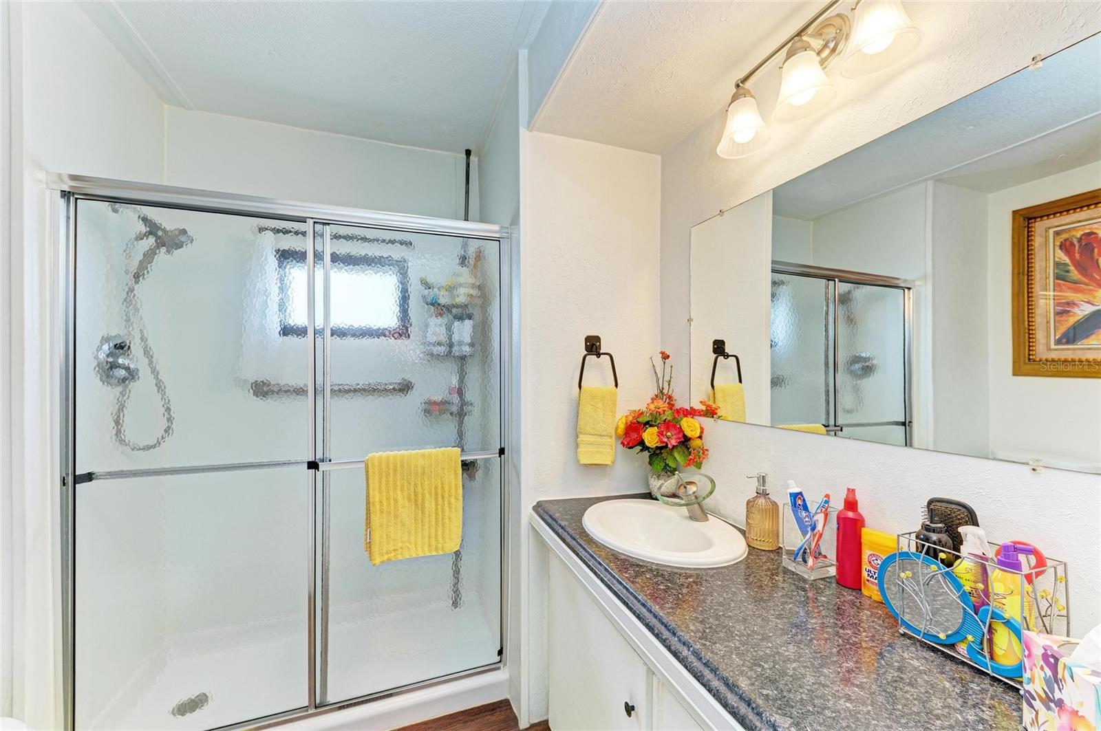 Listing photo id 21 for 5115 5th A Street E