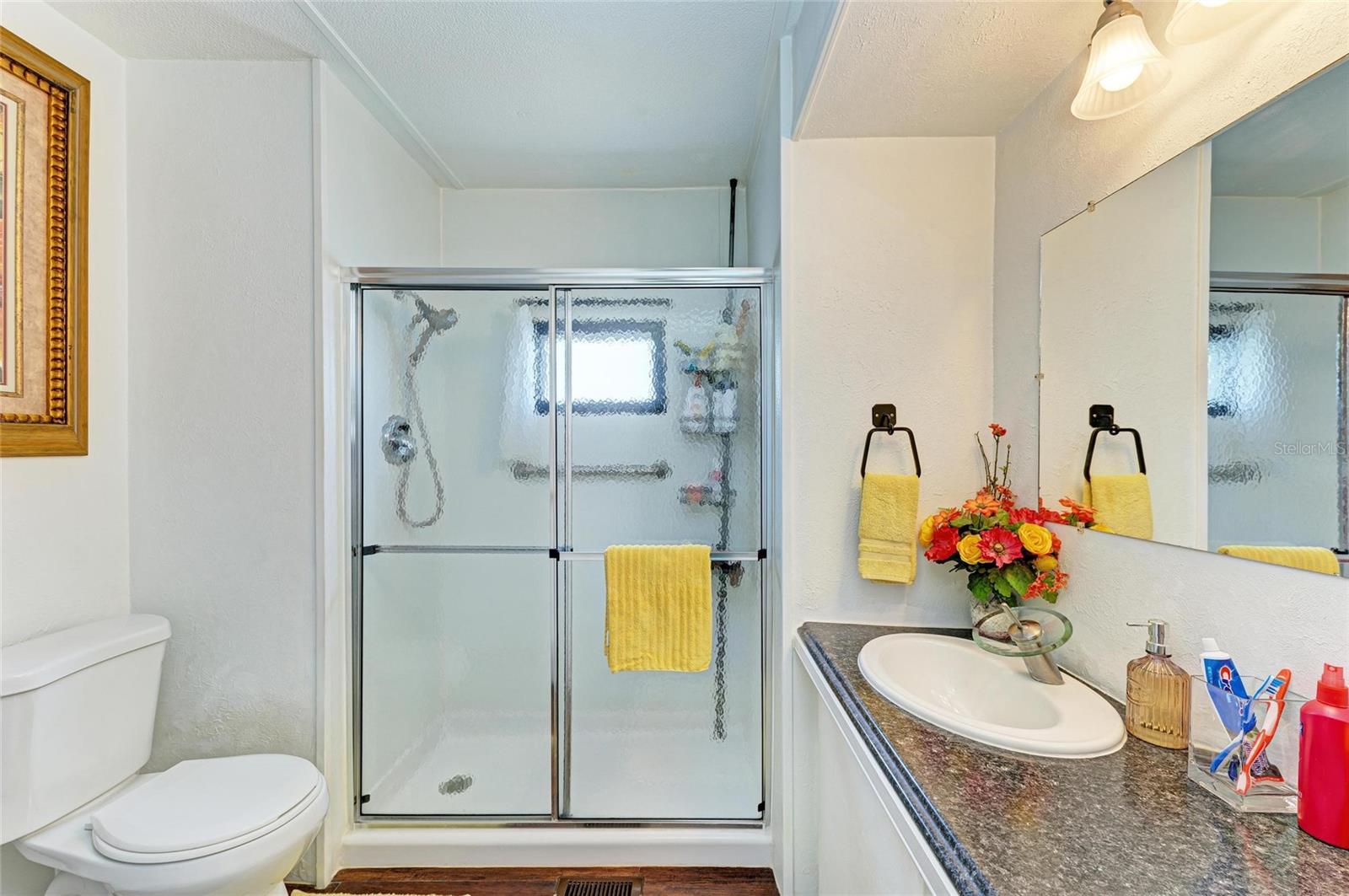 Listing photo id 22 for 5115 5th A Street E