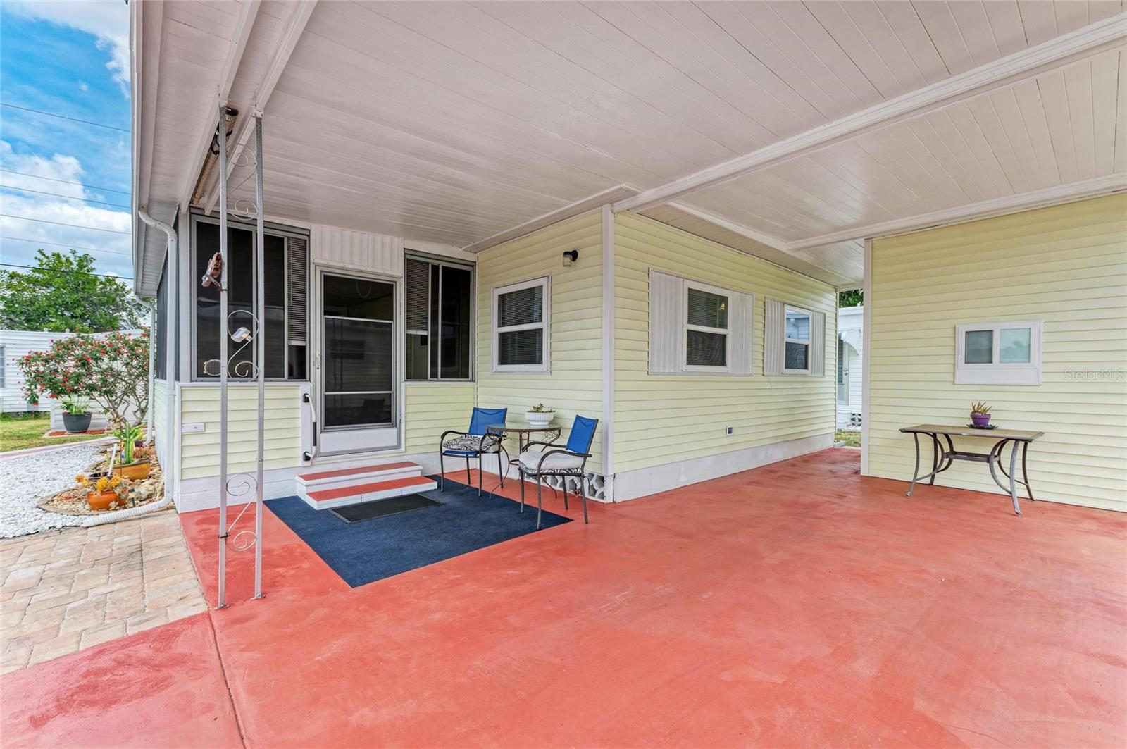 Listing photo id 1 for 5115 5th A Street E