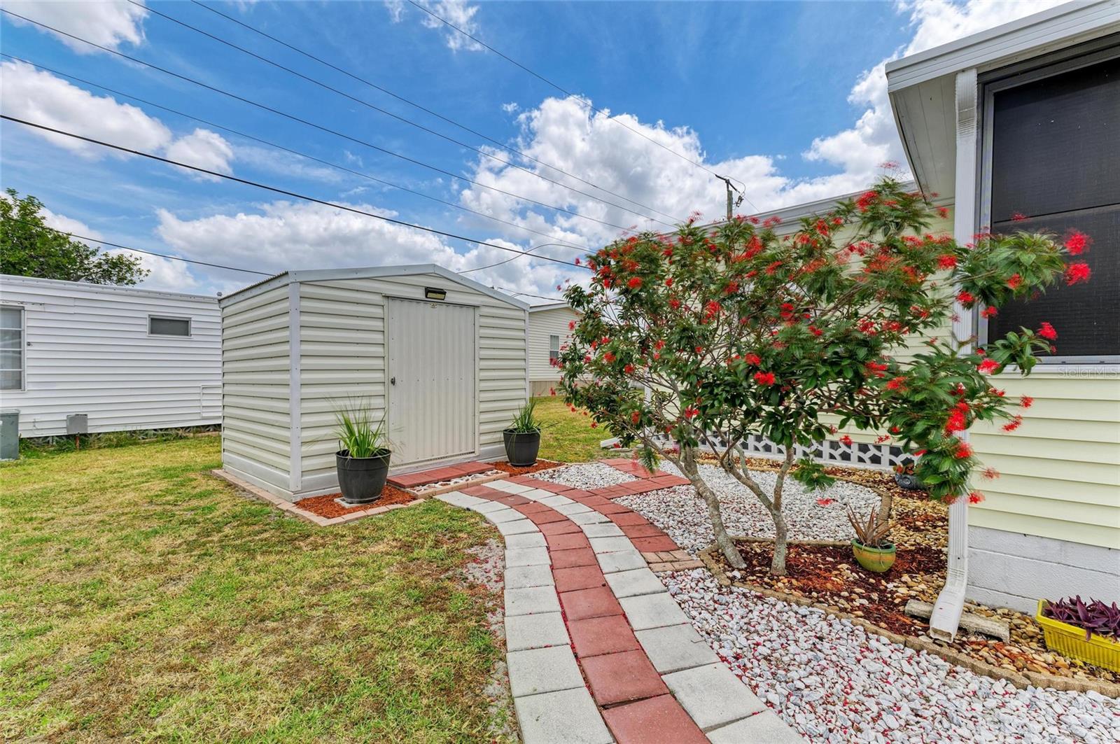 Listing photo id 28 for 5115 5th A Street E