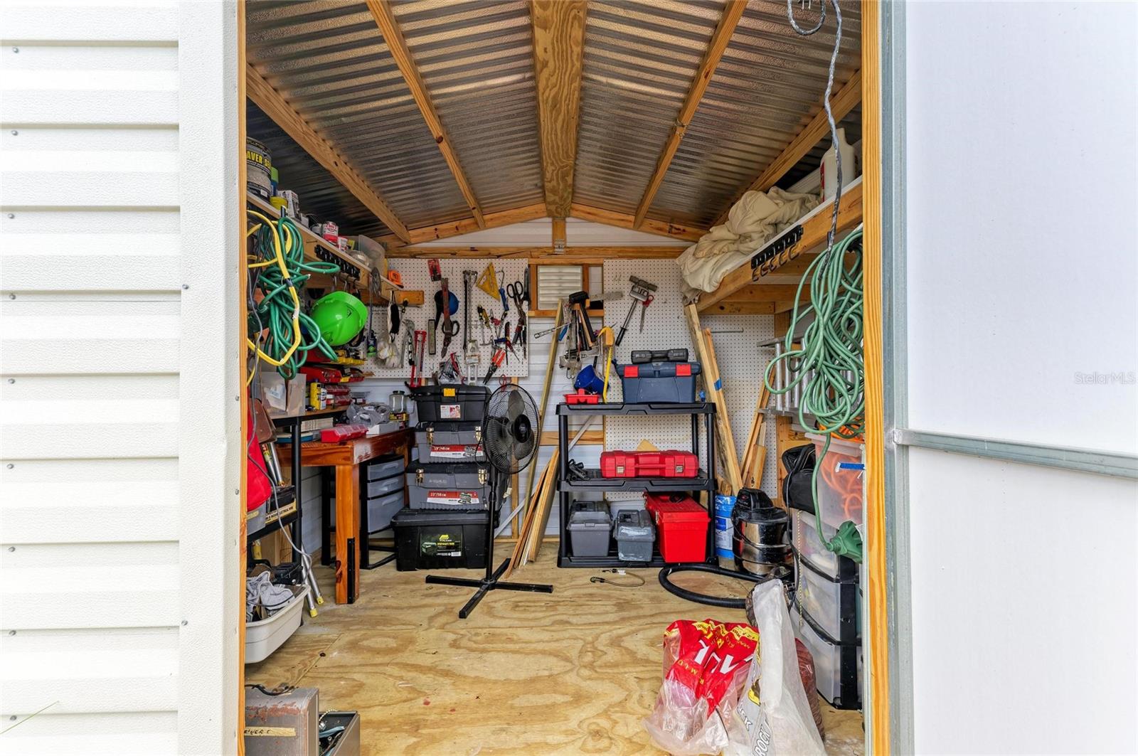 Listing photo id 29 for 5115 5th A Street E