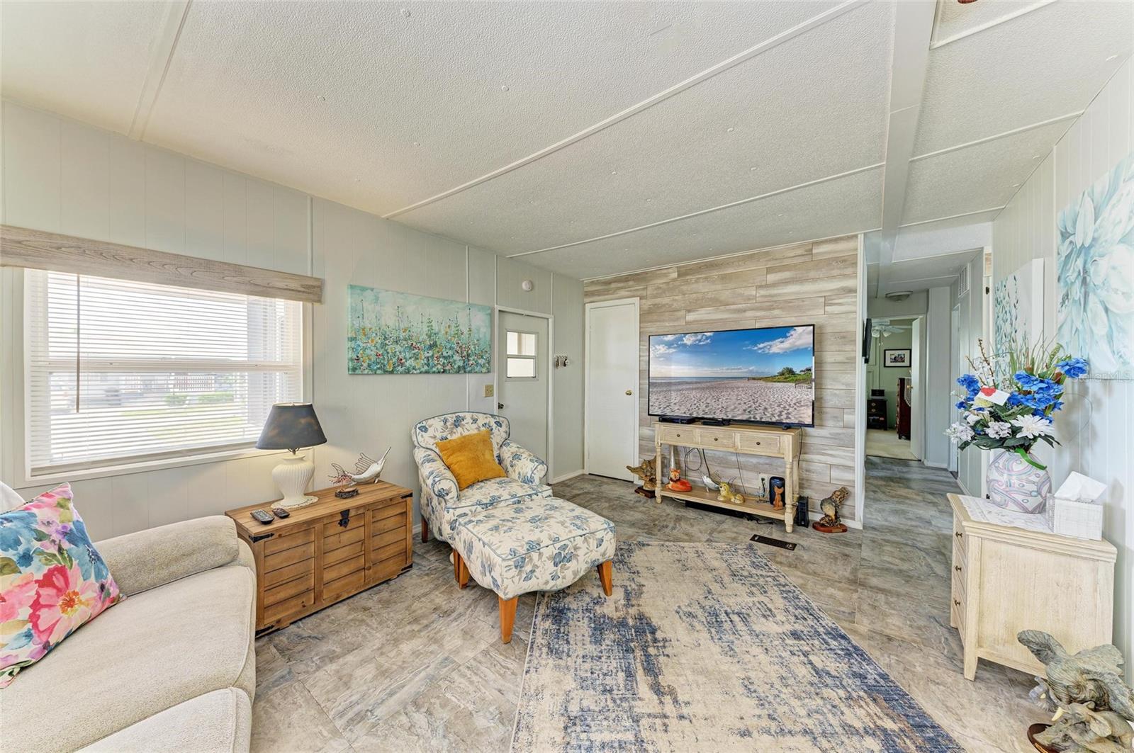 Listing photo id 3 for 5115 5th A Street E