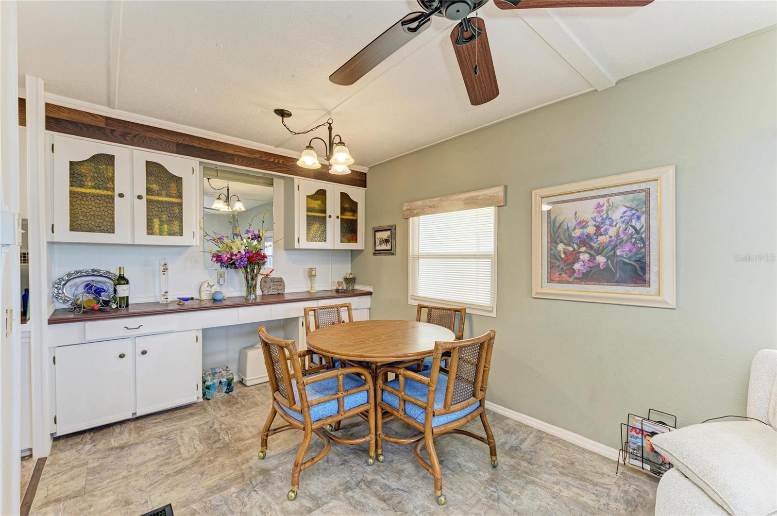 Listing photo id 7 for 5115 5th A Street E