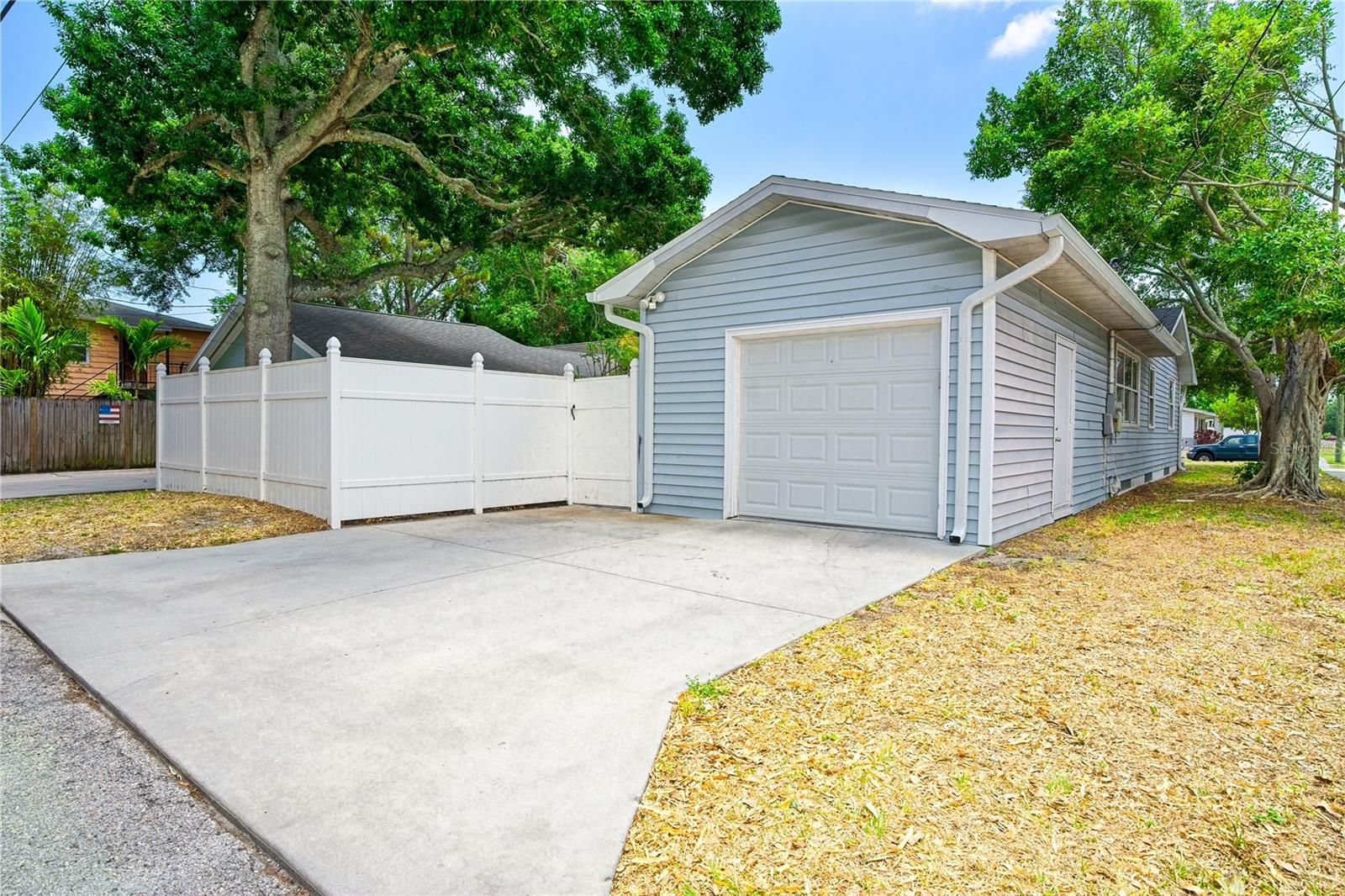 Image 23 of 33 For 777 51st Avenue N