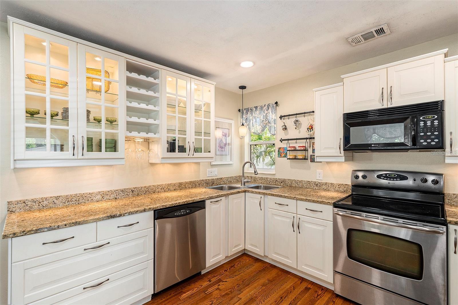 Image 9 of 33 For 777 51st Avenue N