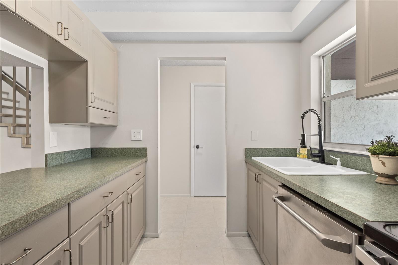Image 4 of 34 For 3212 Ramblewood Drive N 3212