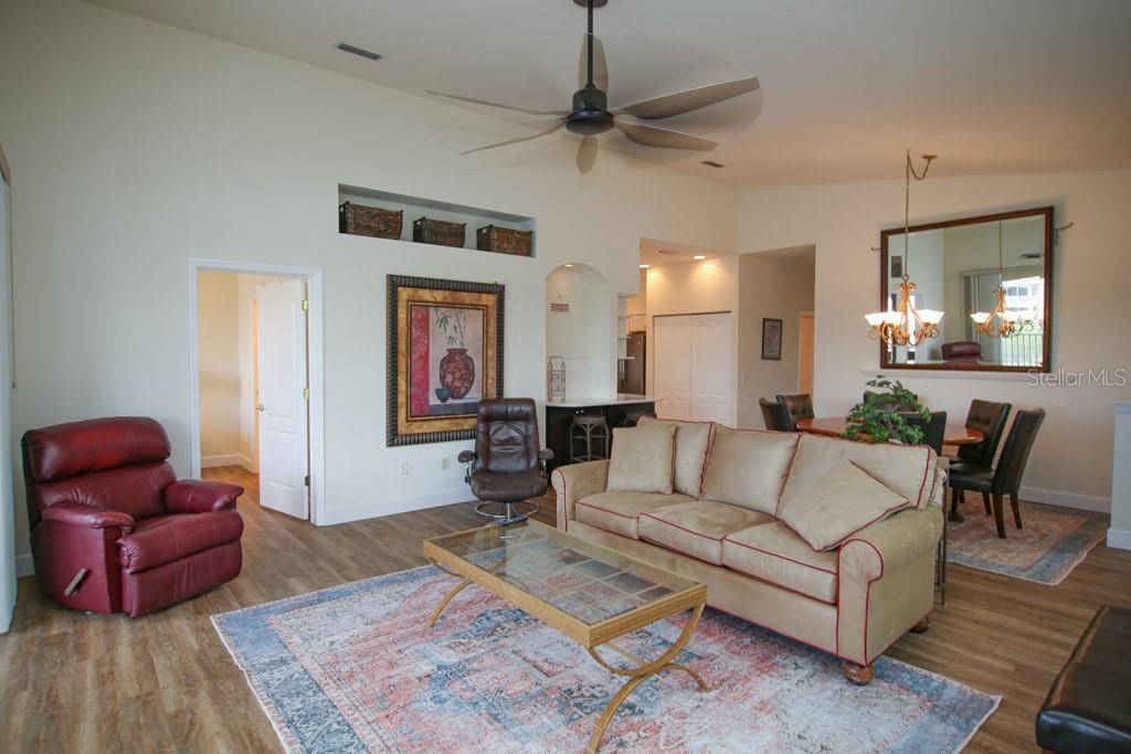 Image 22 of 32 For 6448 7th Avenue Circle W