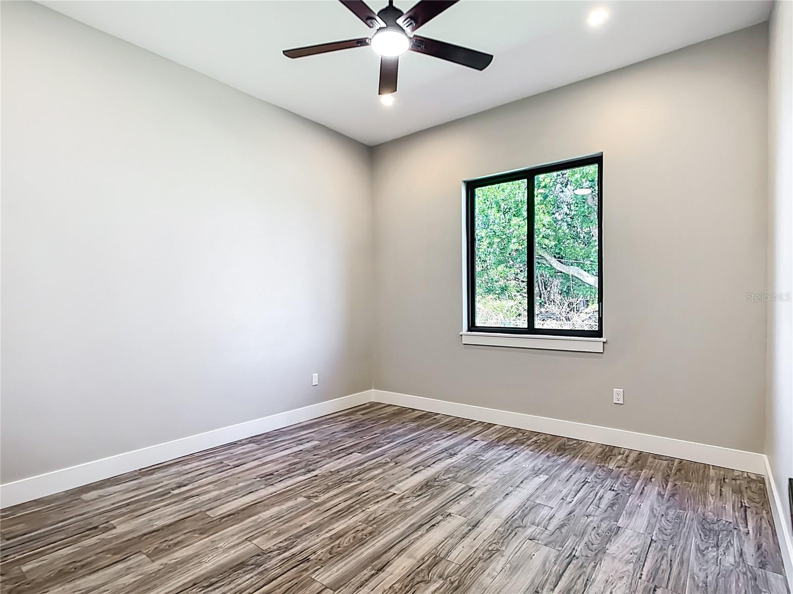 Image 21 of 53 For 10588 Kidron Avenue
