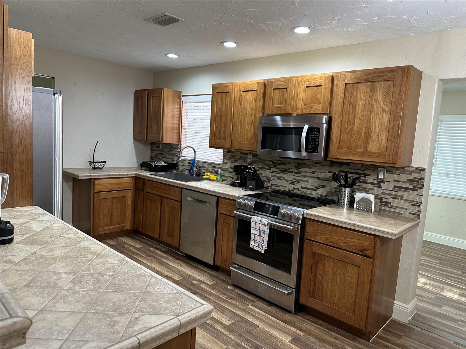 Image 6 of 26 For 2628 Grand Cayman Street
