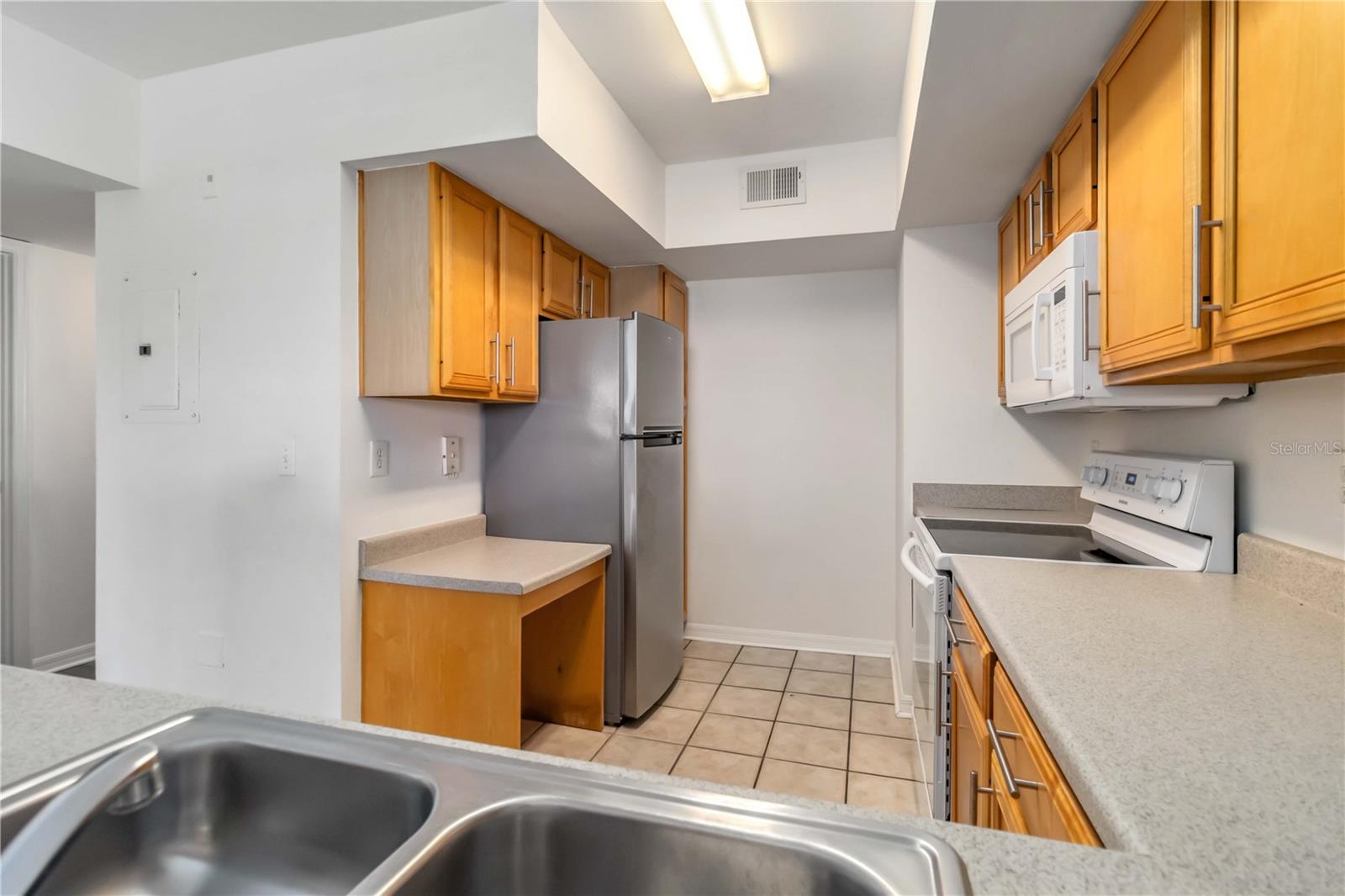 Image 9 of 41 For 1010 Villagio Circle 203