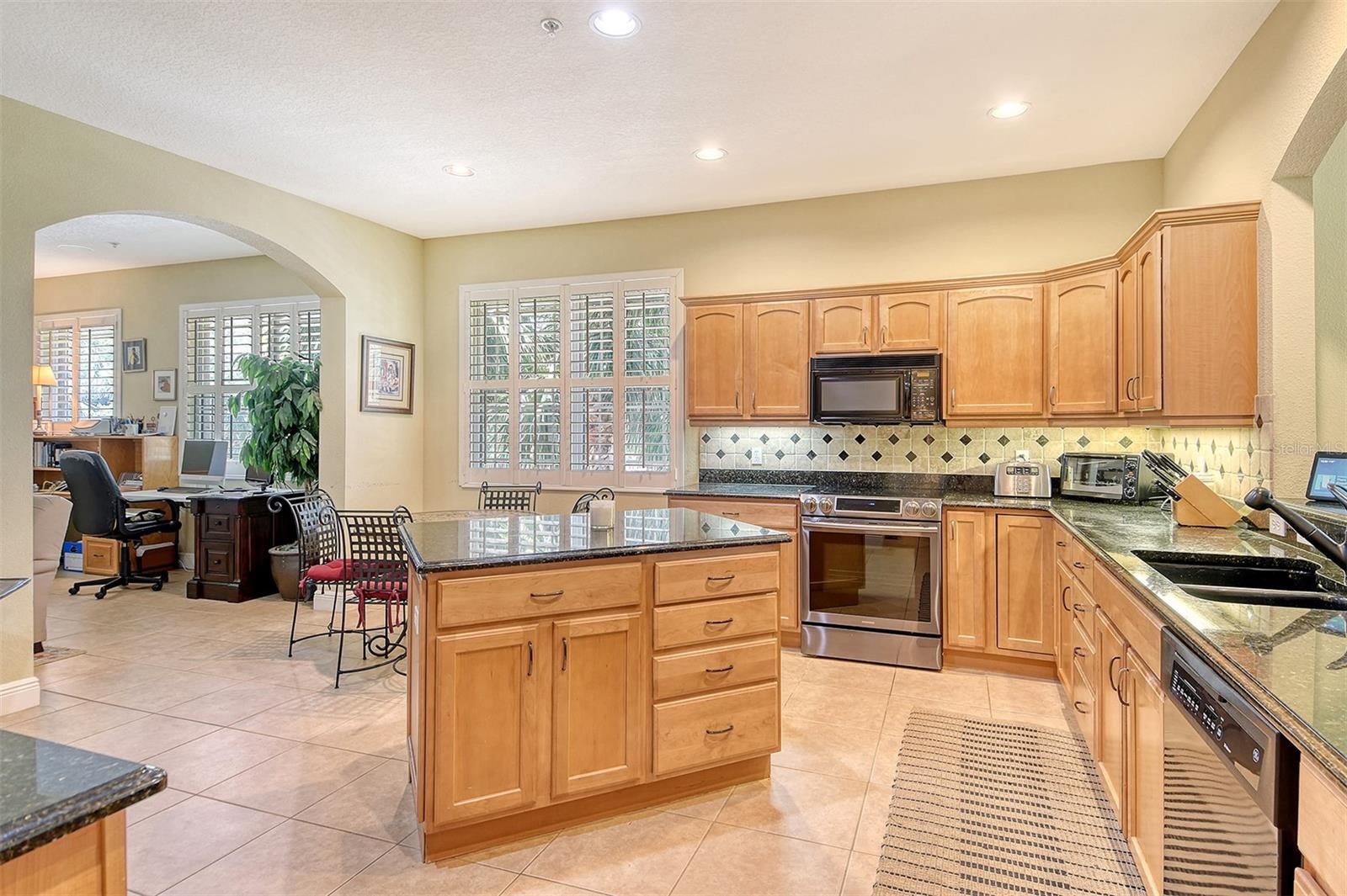 Image 11 of 49 For 6552 Moorings Point Circle 201