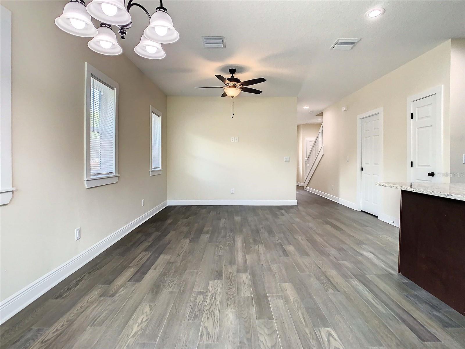 Listing photo id 16 for 4209 Woodlawn Avenue