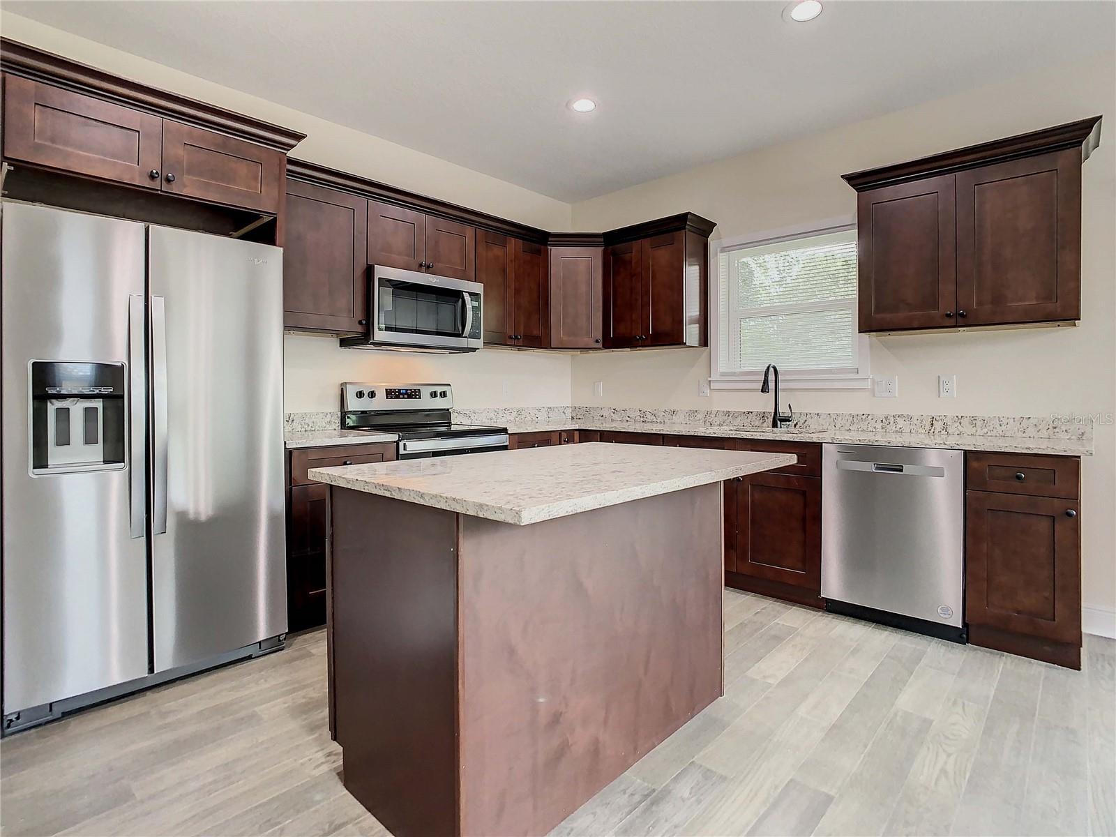 Listing photo id 20 for 4209 Woodlawn Avenue