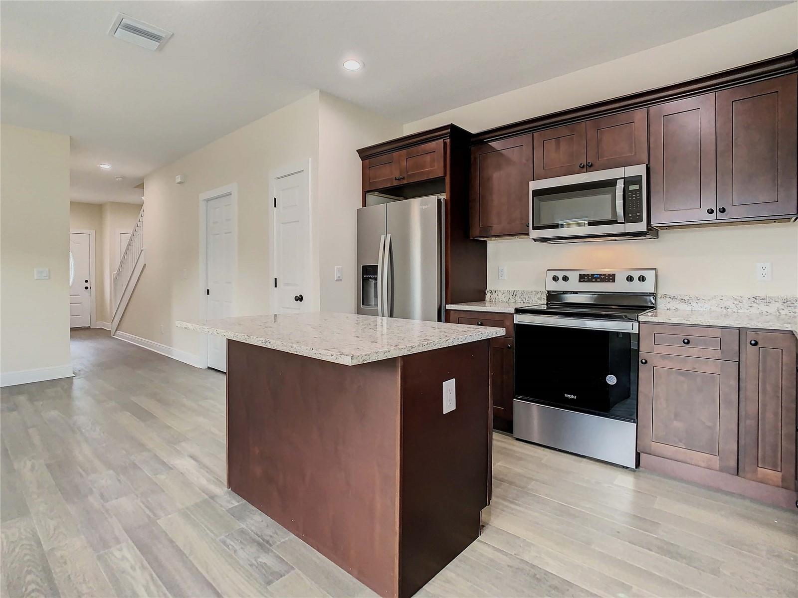 Listing photo id 22 for 4209 Woodlawn Avenue