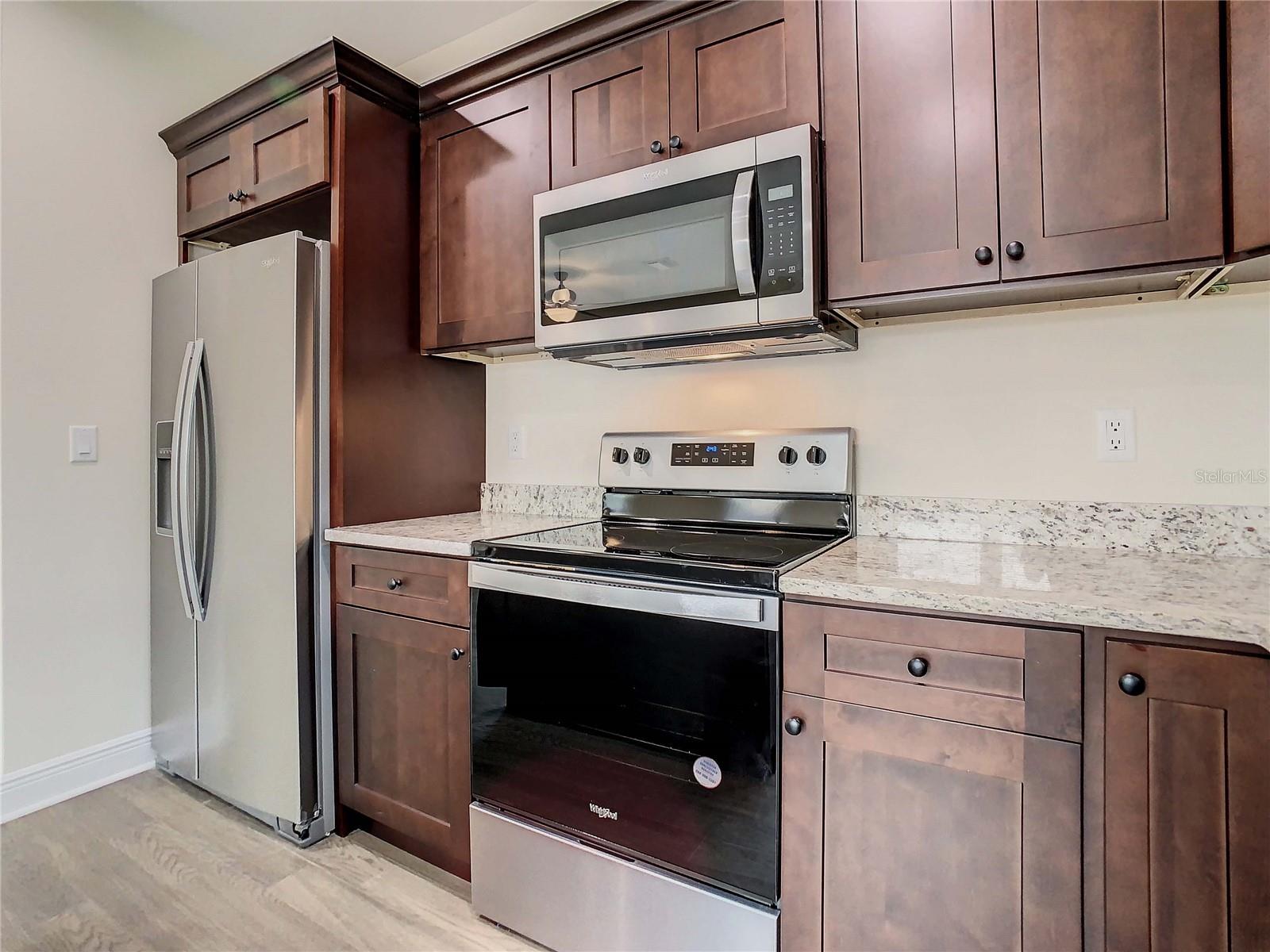 Listing photo id 25 for 4209 Woodlawn Avenue