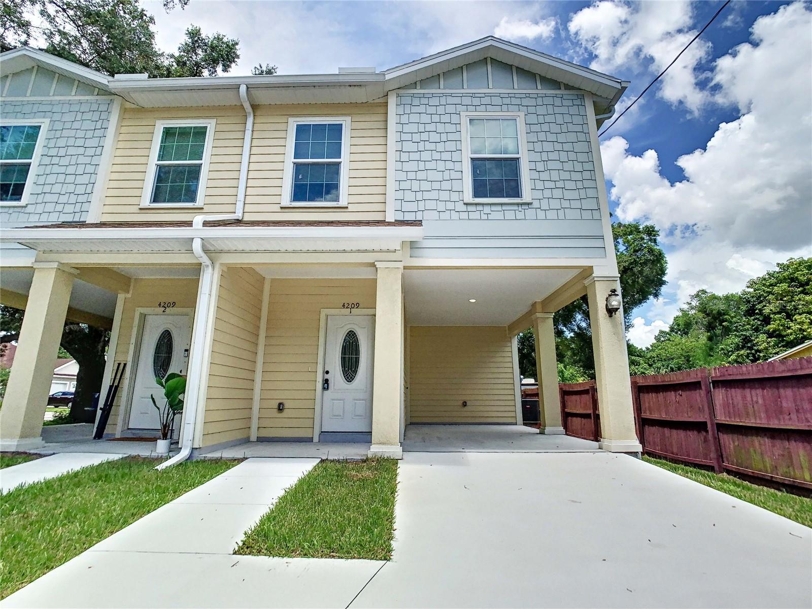 Listing photo id 1 for 4209 Woodlawn Avenue