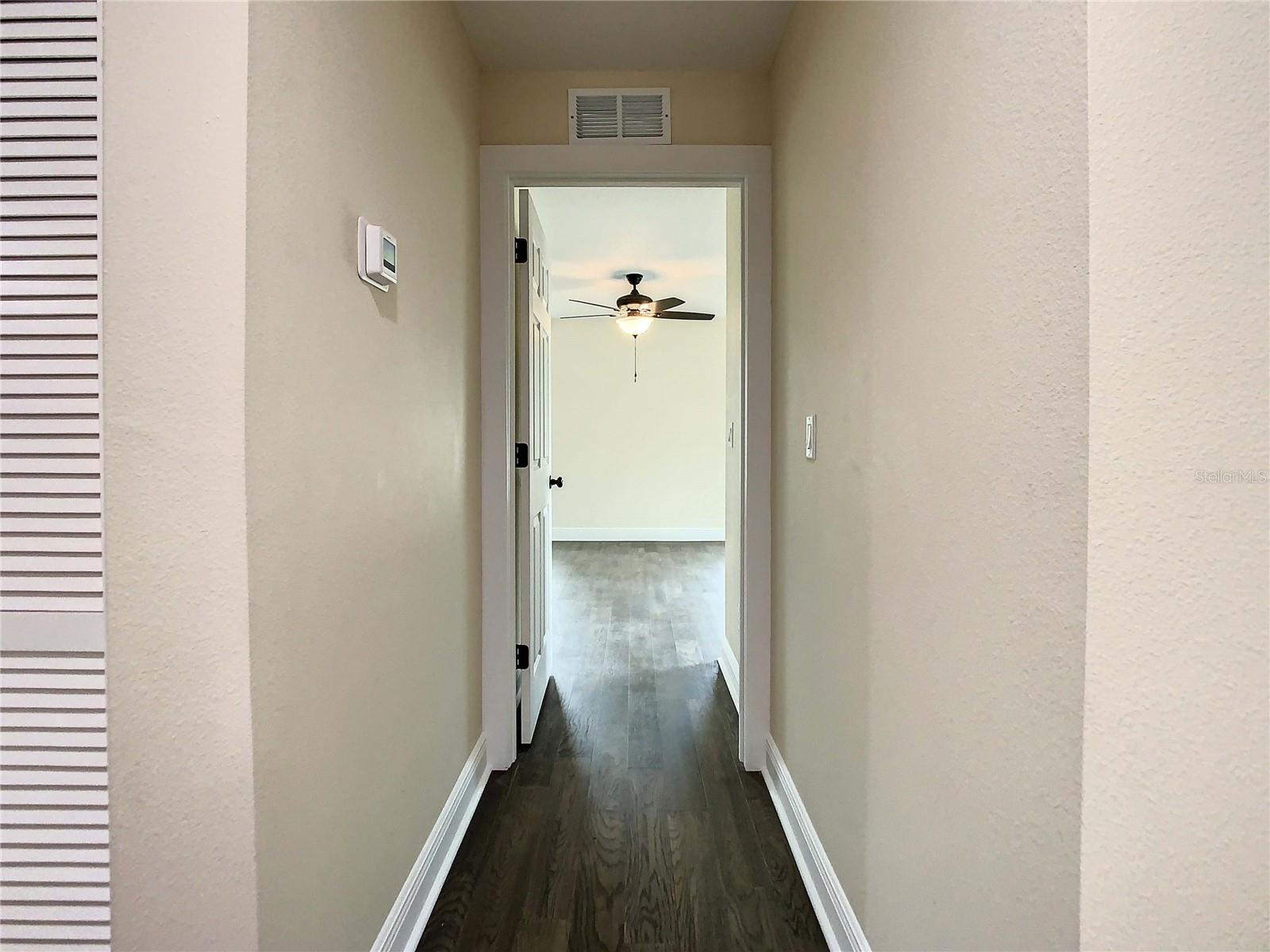 Listing photo id 32 for 4209 Woodlawn Avenue