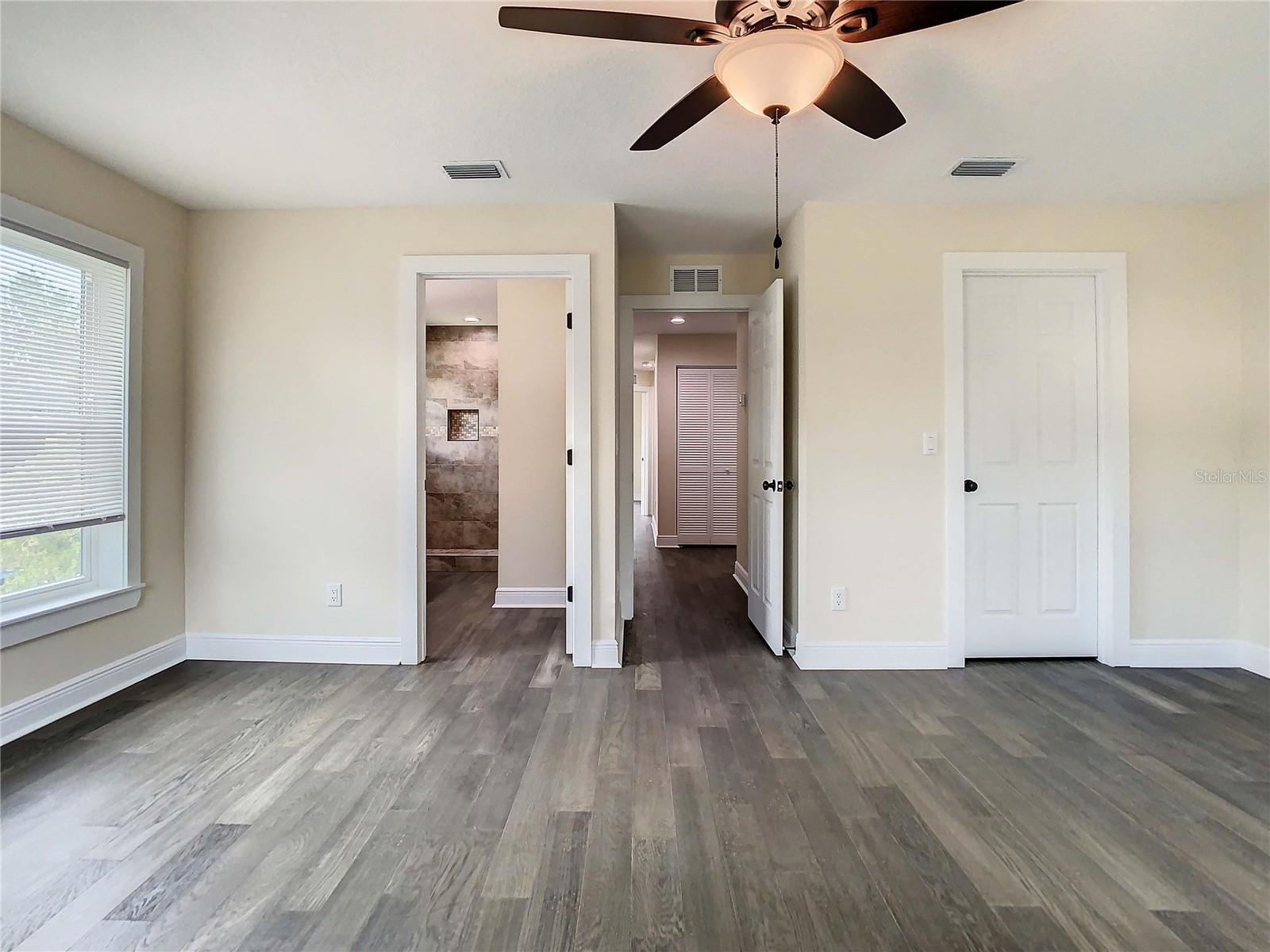 Listing photo id 36 for 4209 Woodlawn Avenue