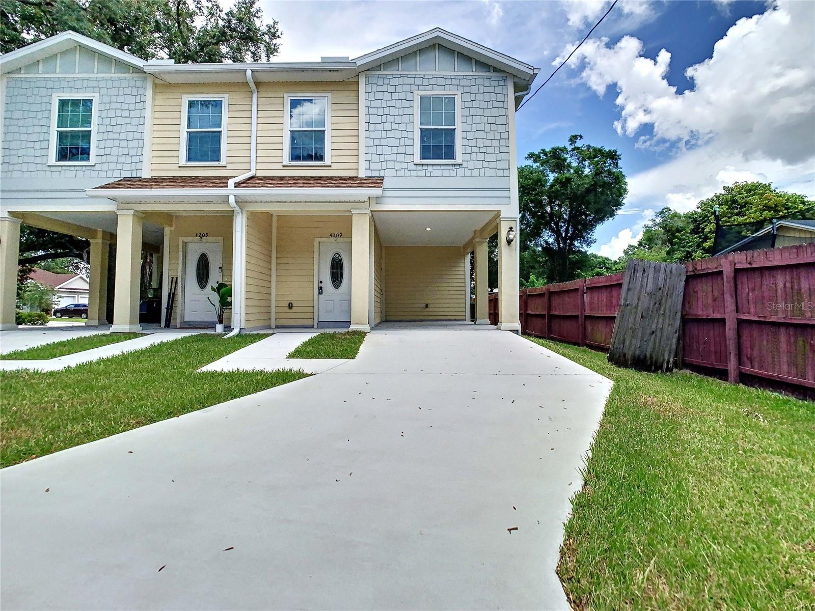 Listing photo id 2 for 4209 Woodlawn Avenue
