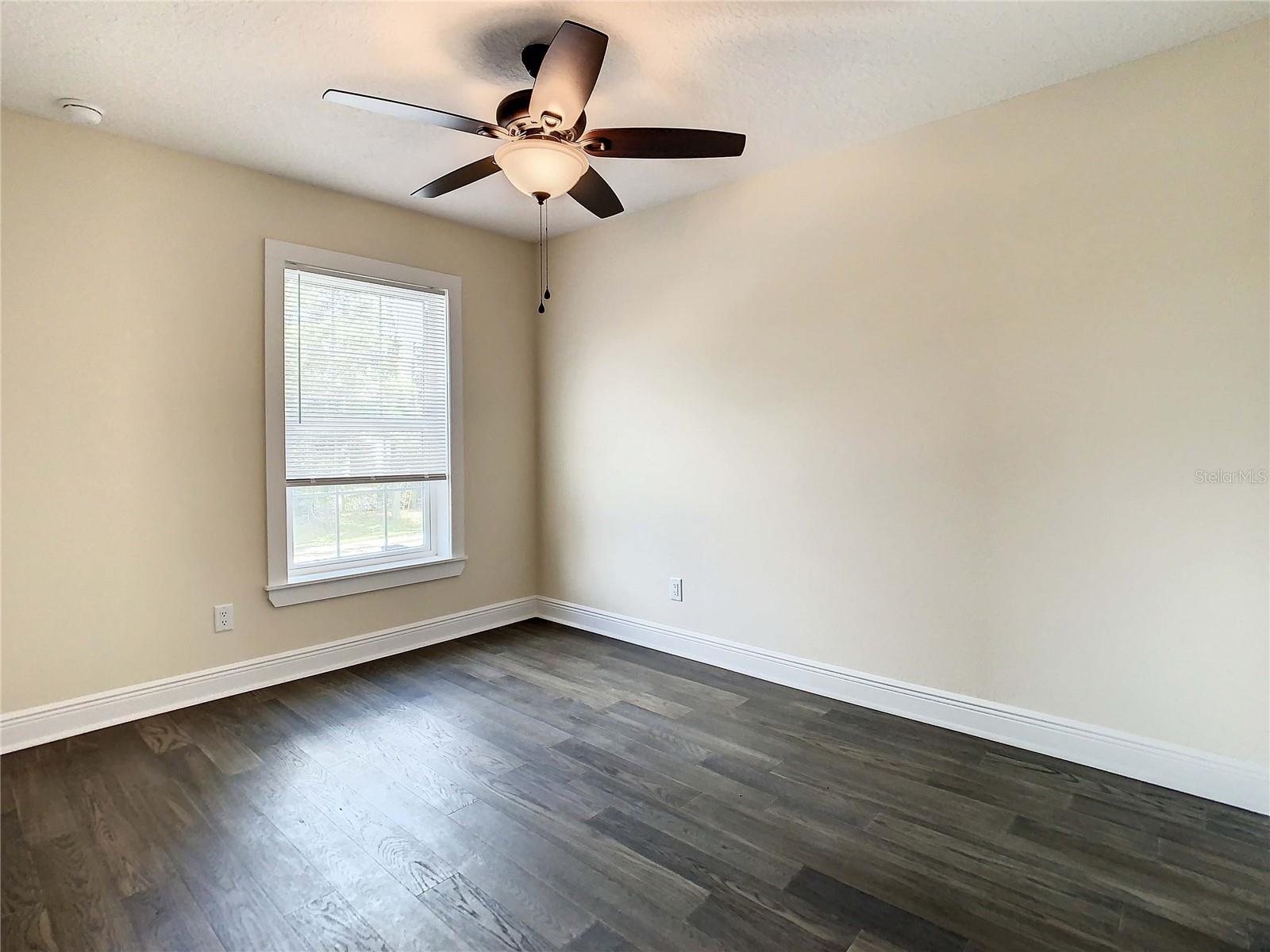 Listing photo id 49 for 4209 Woodlawn Avenue