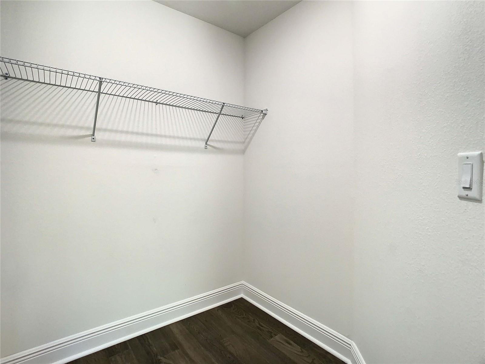 Listing photo id 52 for 4209 Woodlawn Avenue
