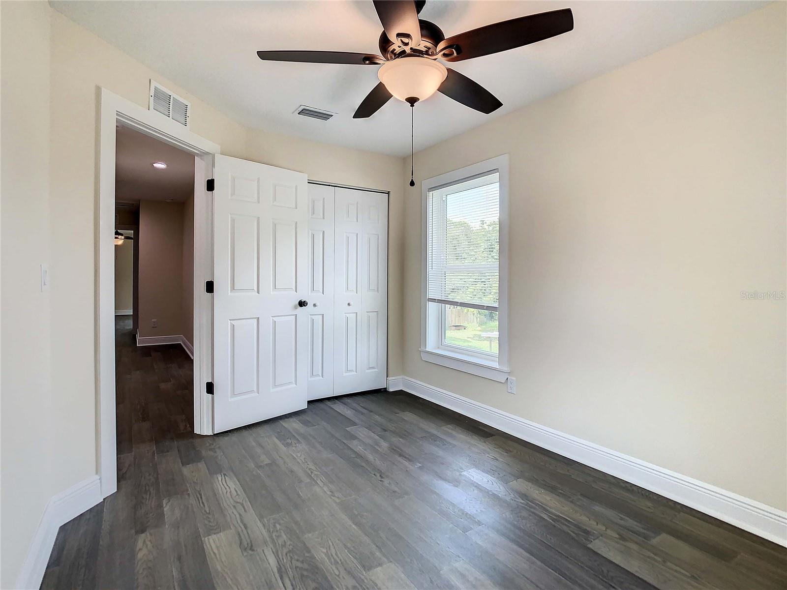 Listing photo id 54 for 4209 Woodlawn Avenue