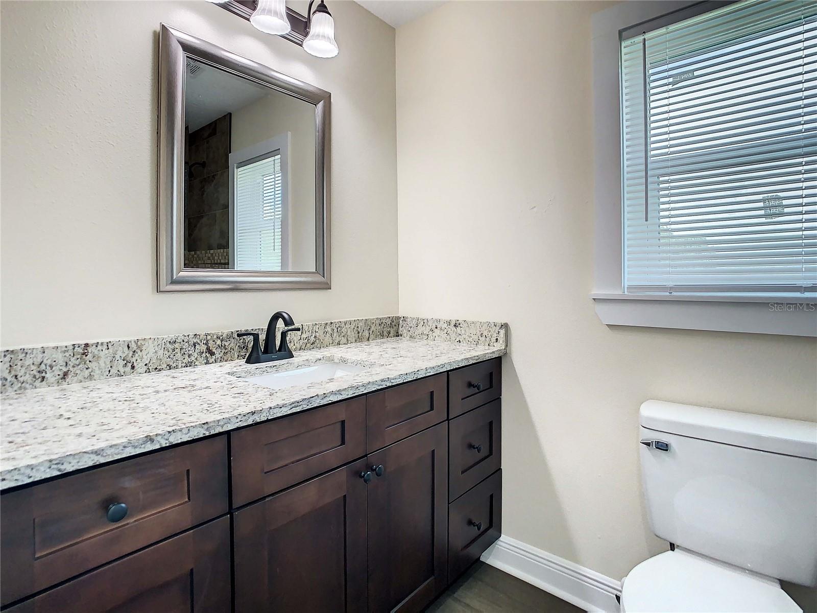 Listing photo id 55 for 4209 Woodlawn Avenue