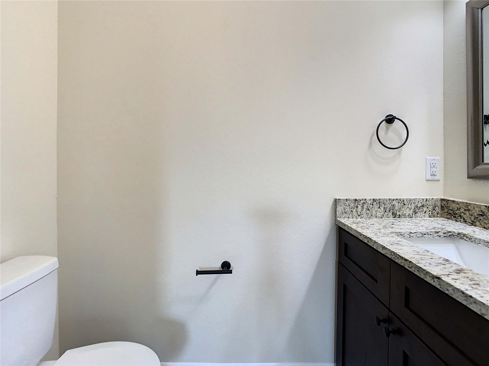 Listing photo id 59 for 4209 Woodlawn Avenue