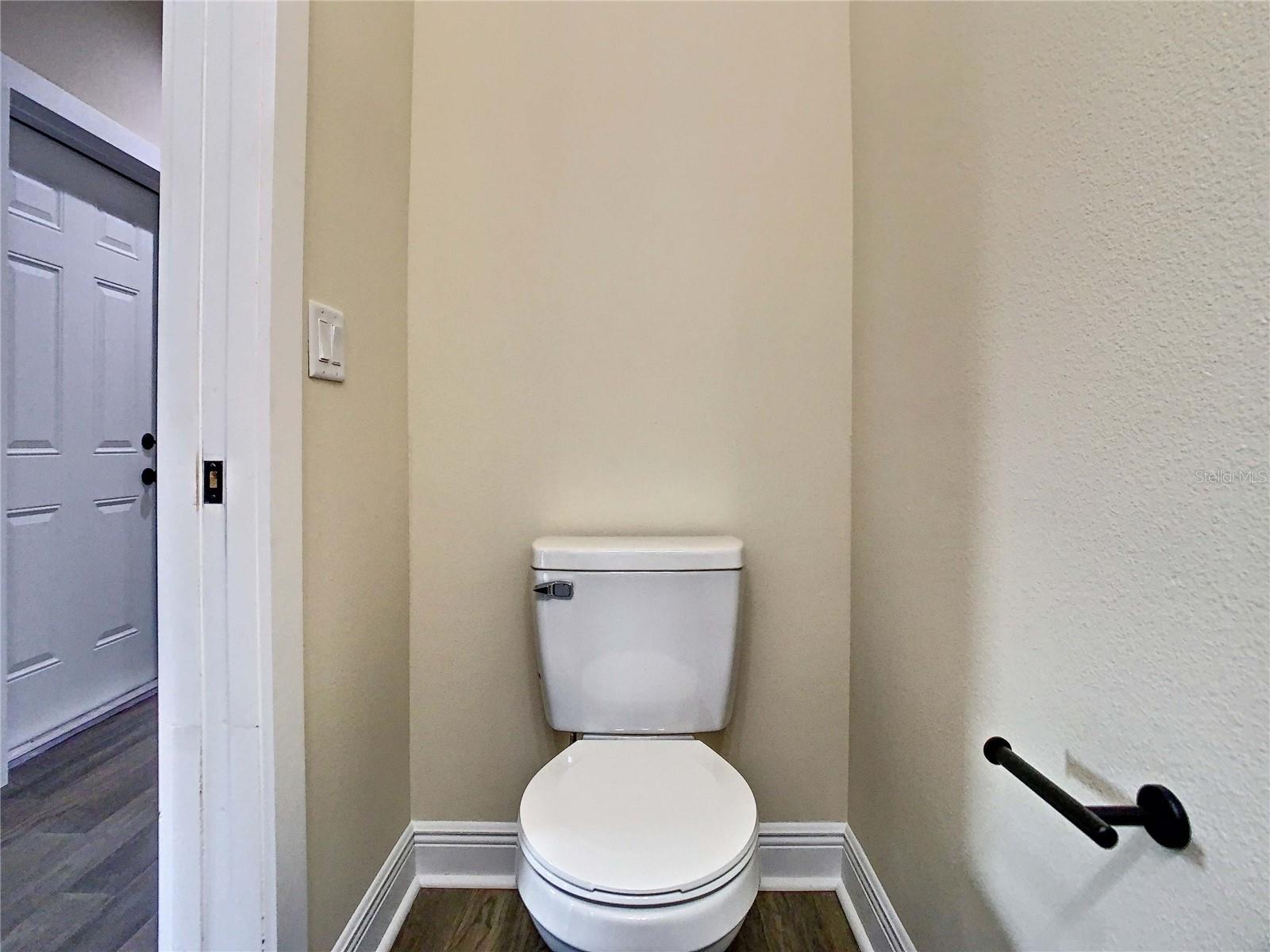 Listing photo id 61 for 4209 Woodlawn Avenue