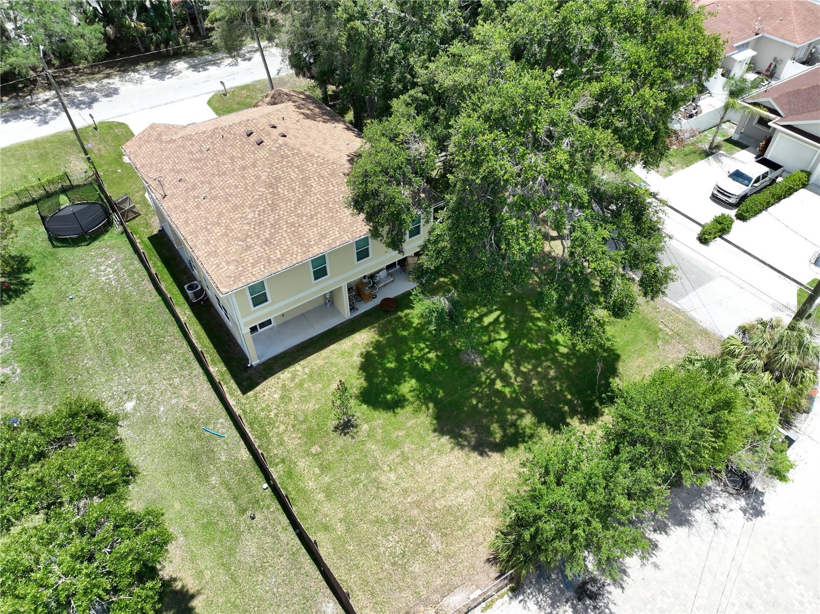 Listing photo id 67 for 4209 Woodlawn Avenue