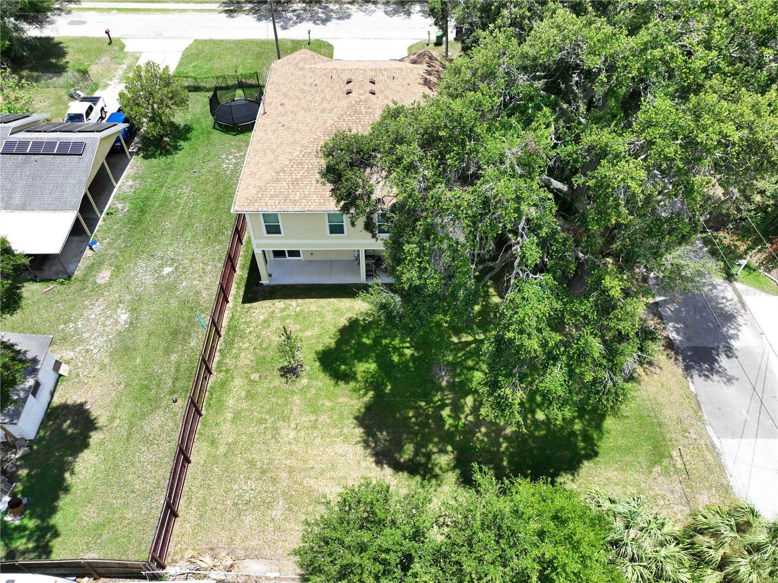 Listing photo id 69 for 4209 Woodlawn Avenue