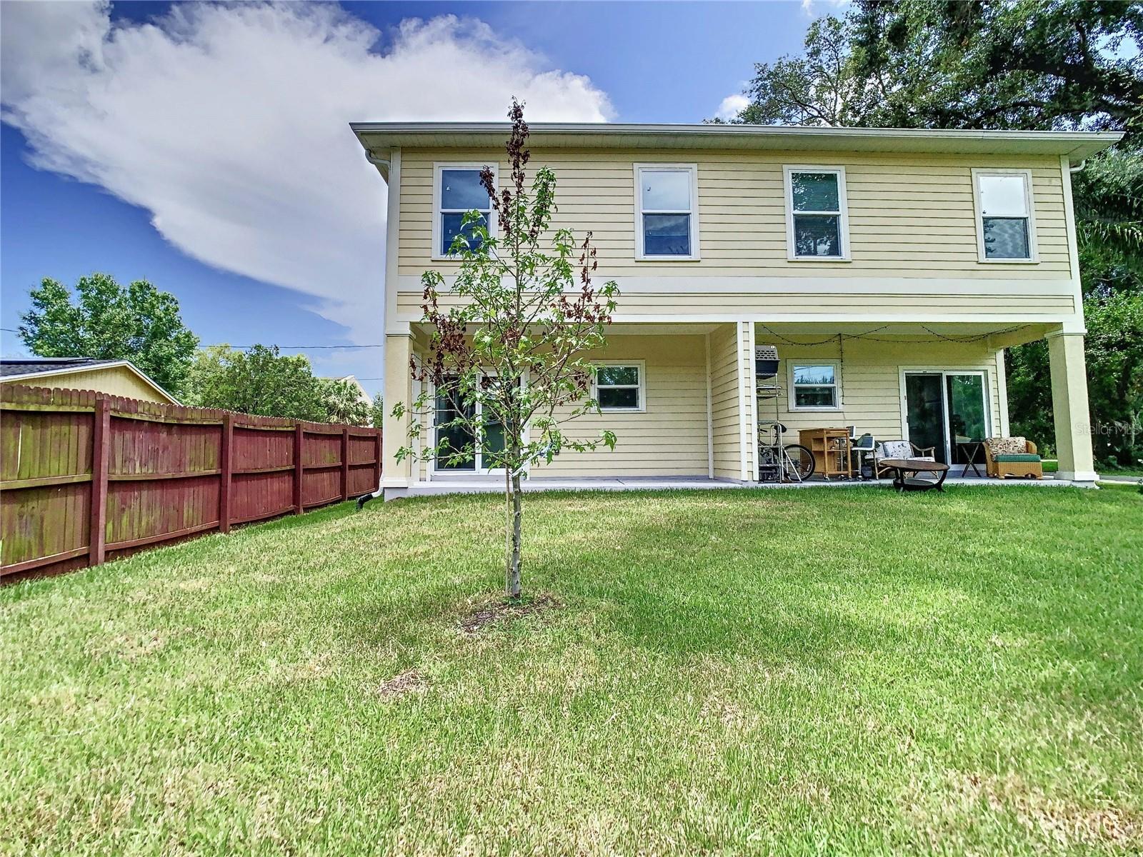 Listing photo id 6 for 4209 Woodlawn Avenue