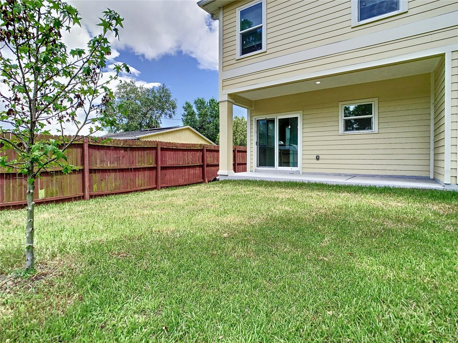 Listing photo id 7 for 4209 Woodlawn Avenue
