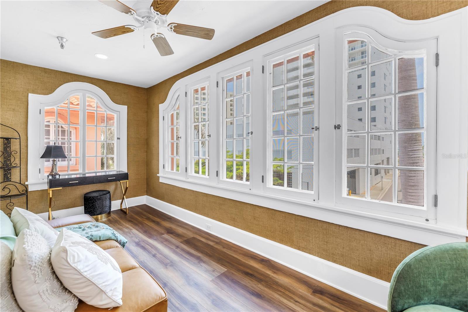 Image 13 of 30 For 1221 Palm Avenue 303