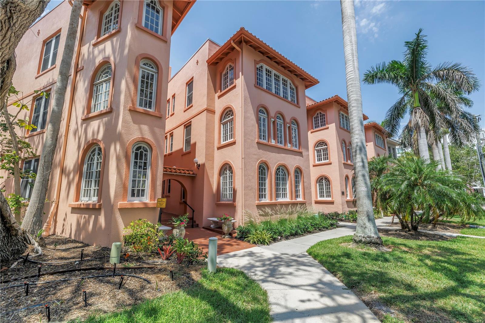 Image 25 of 30 For 1221 Palm Avenue 303