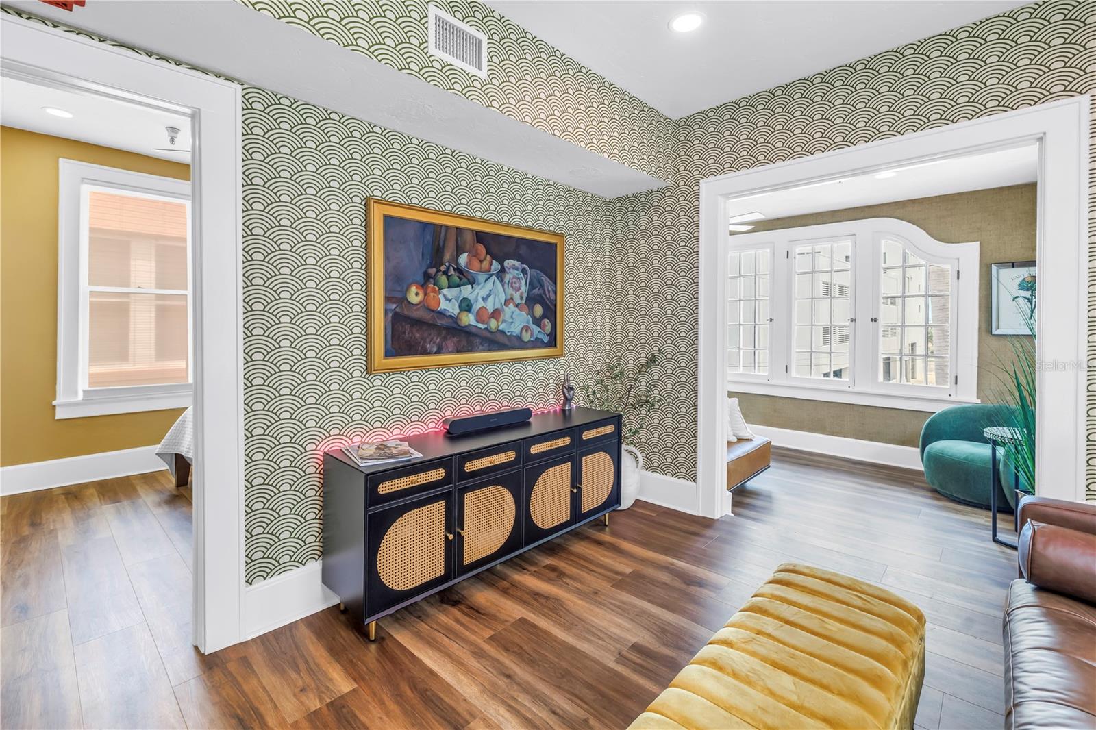 Image 9 of 30 For 1221 Palm Avenue 303