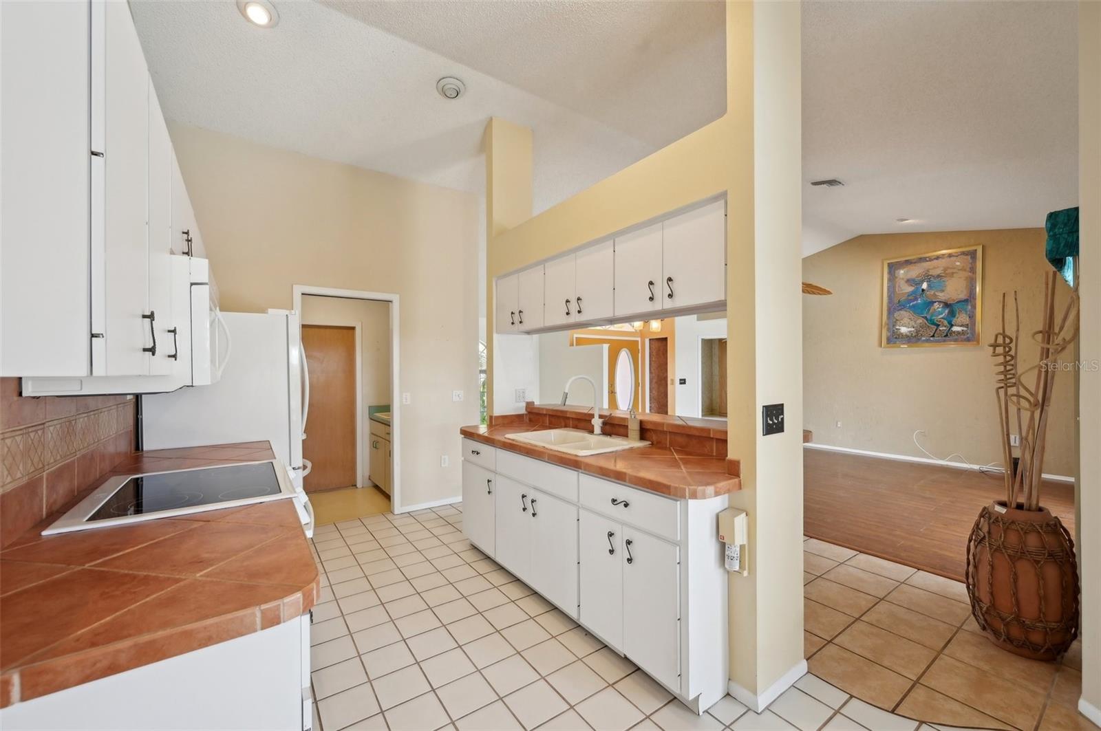 Image 18 of 70 For 321 Sorrento Drive