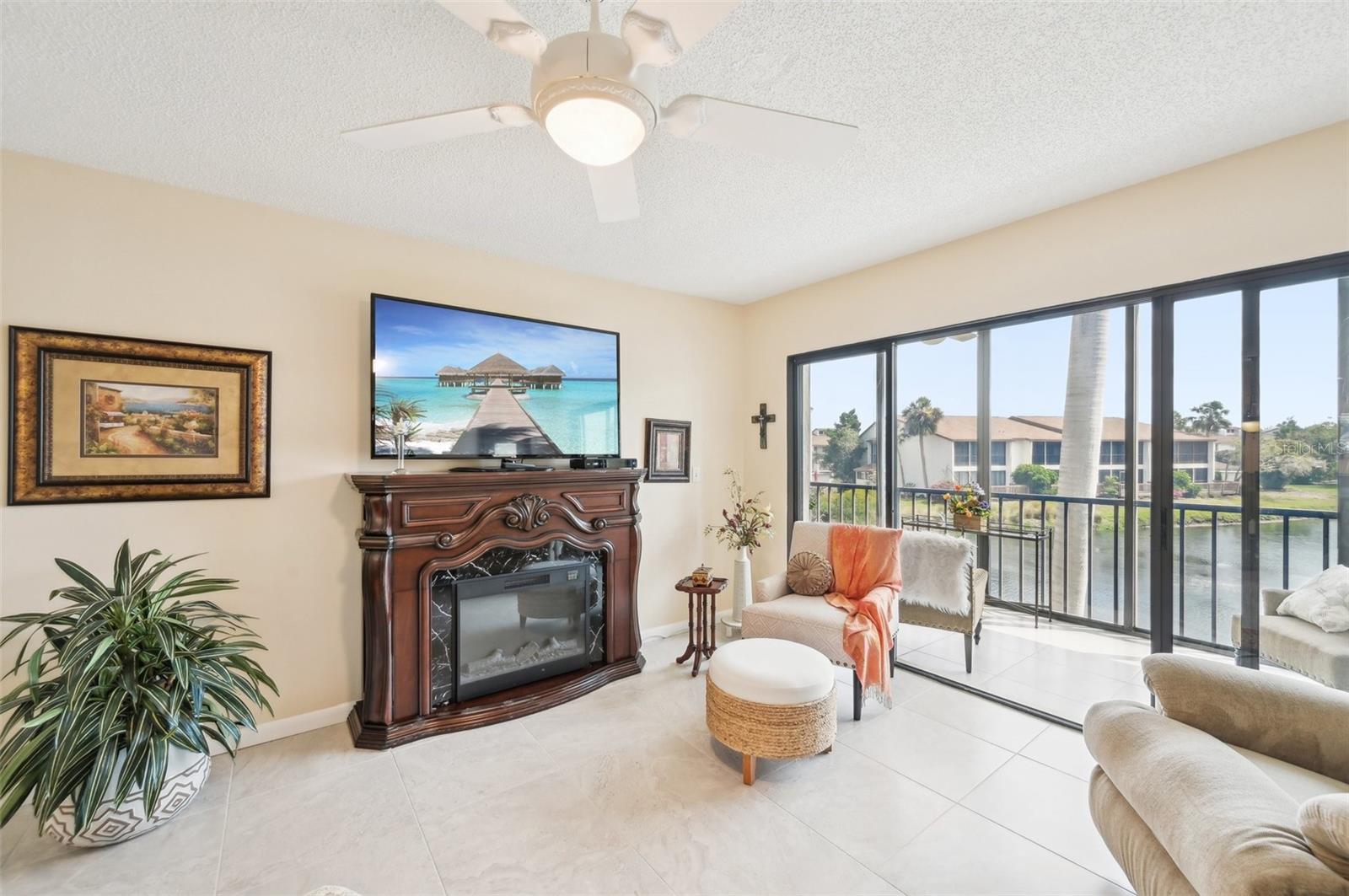 Image 13 of 34 For 1170 Bird Bay Way 206