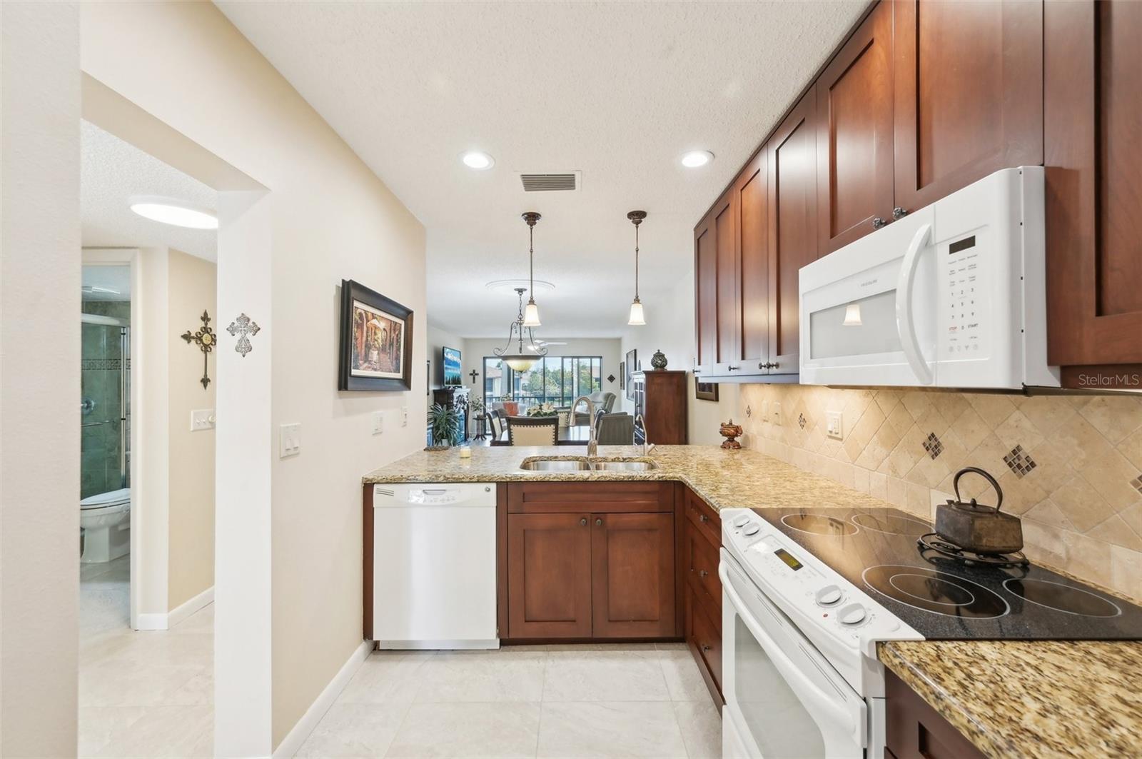 Image 6 of 34 For 1170 Bird Bay Way 206