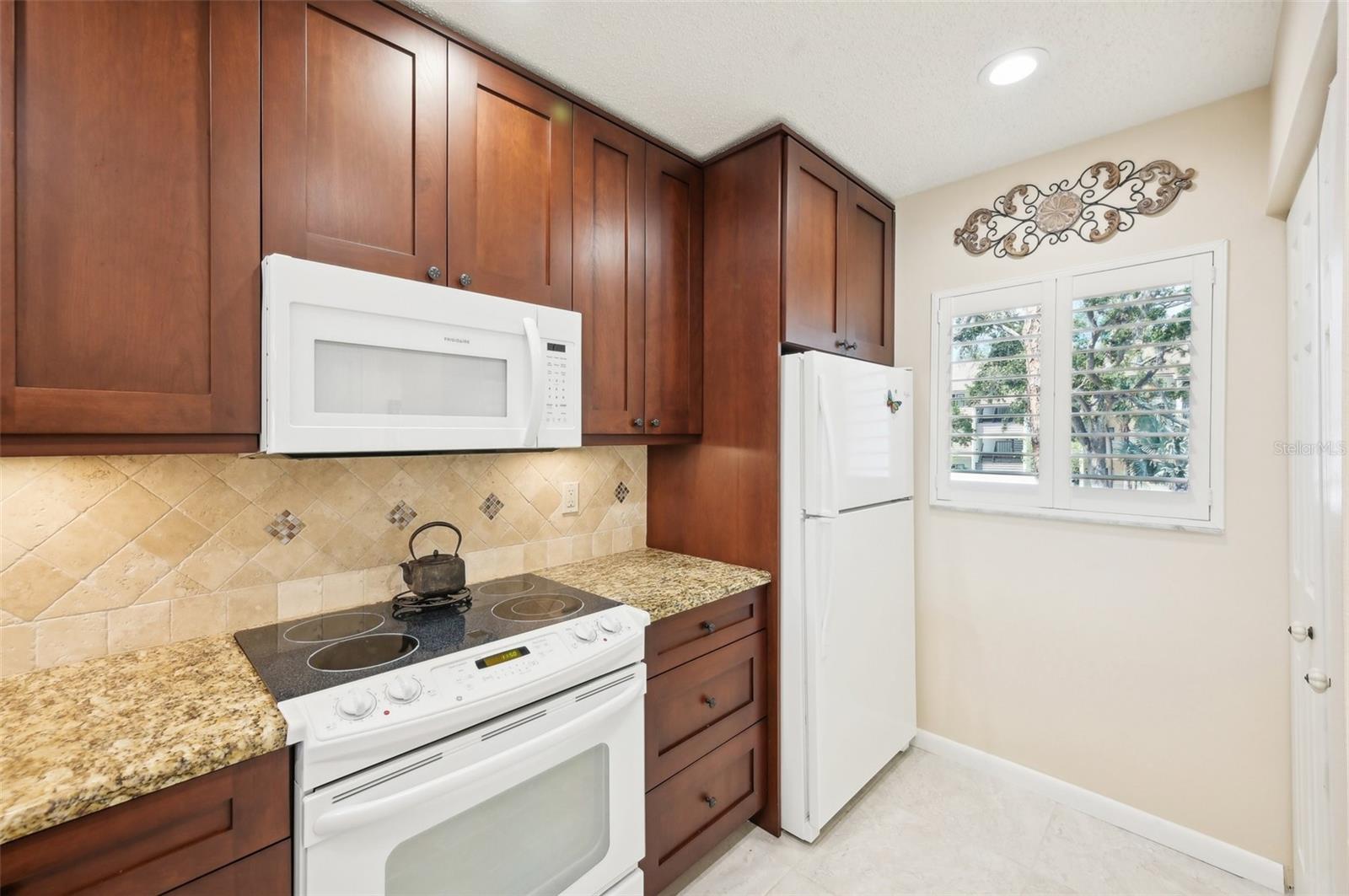 Image 7 of 34 For 1170 Bird Bay Way 206