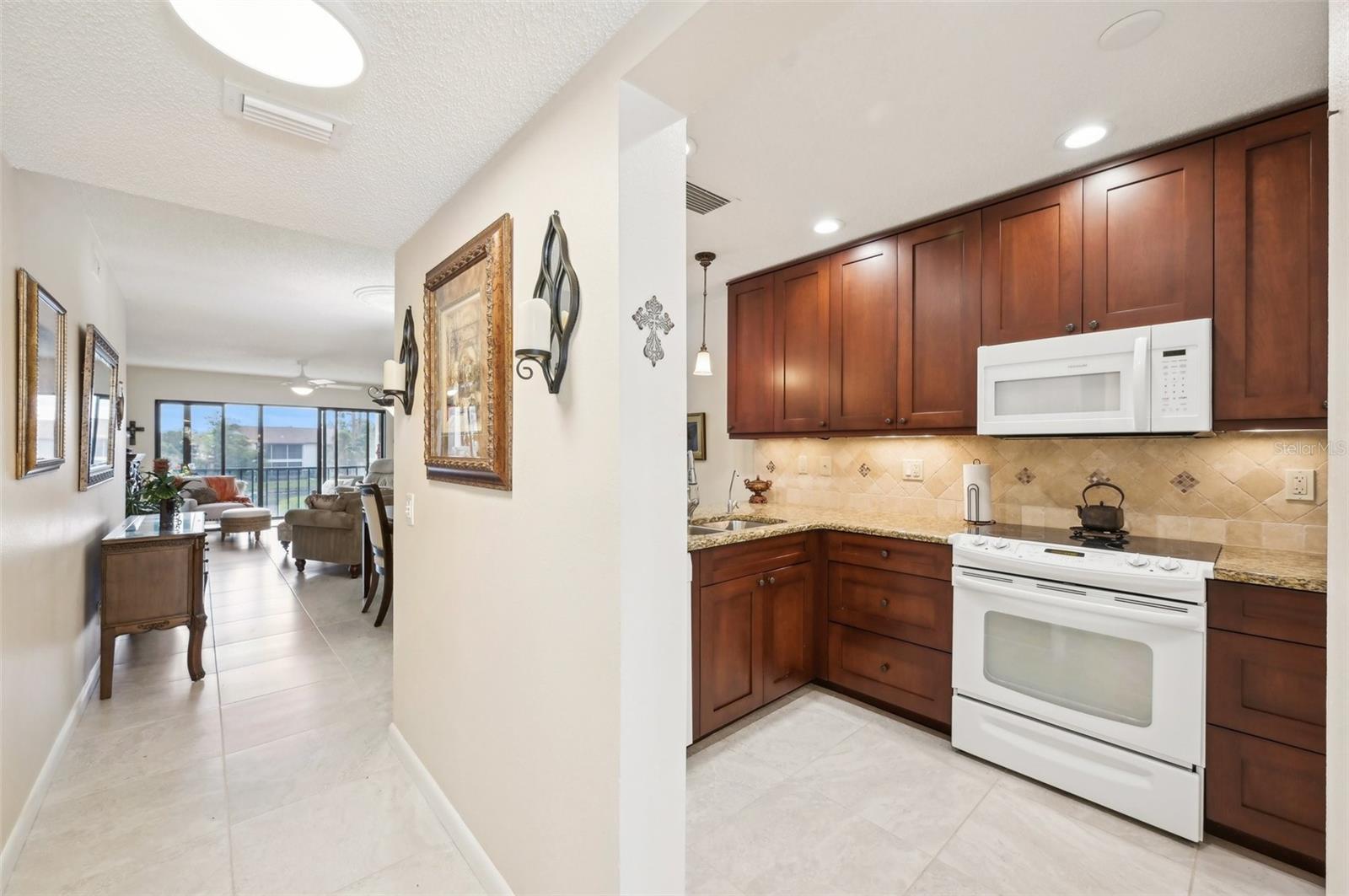 Image 9 of 34 For 1170 Bird Bay Way 206