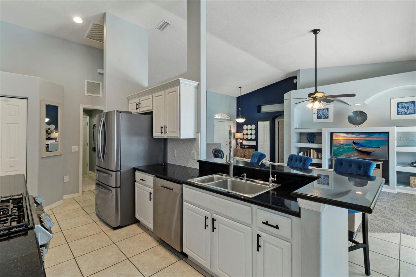 Image 16 of 49 For 10490 Old Grove Circle