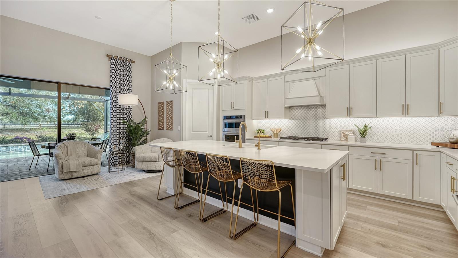 Listing photo id 8 for 7872 Mainsail Lane
