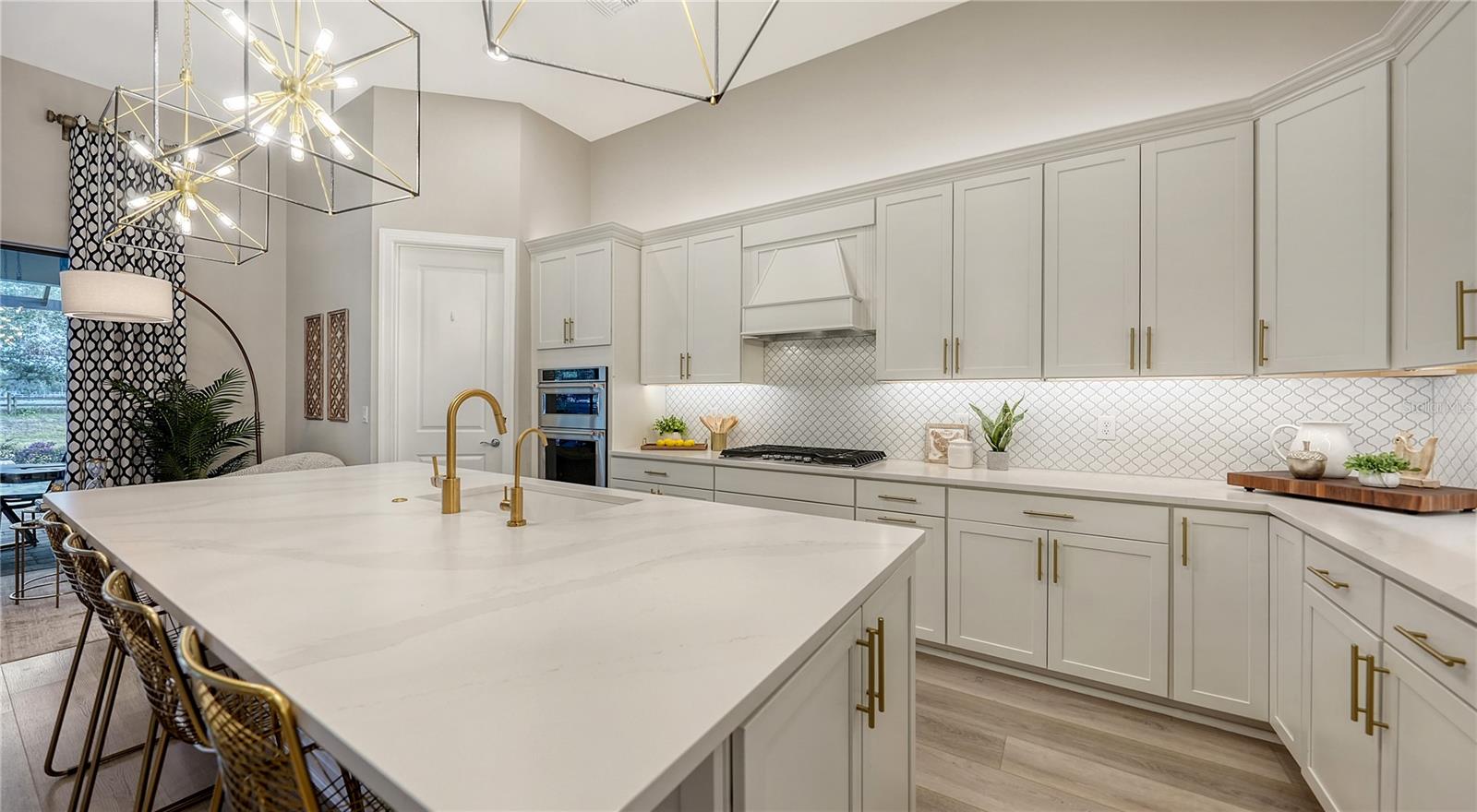 Listing photo id 11 for 7872 Mainsail Lane
